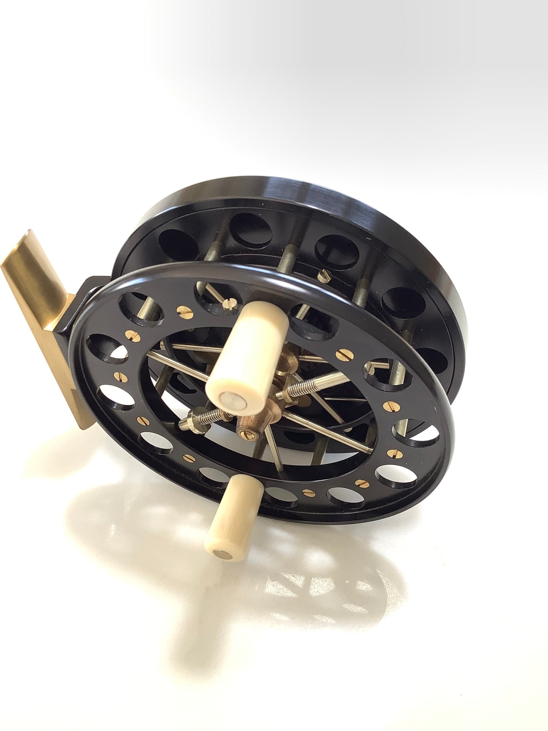 Very RARE SIZE Chris Lythe Mint unused The “ROACH TROTTER”Centrepin 3 3/4 with side check lever