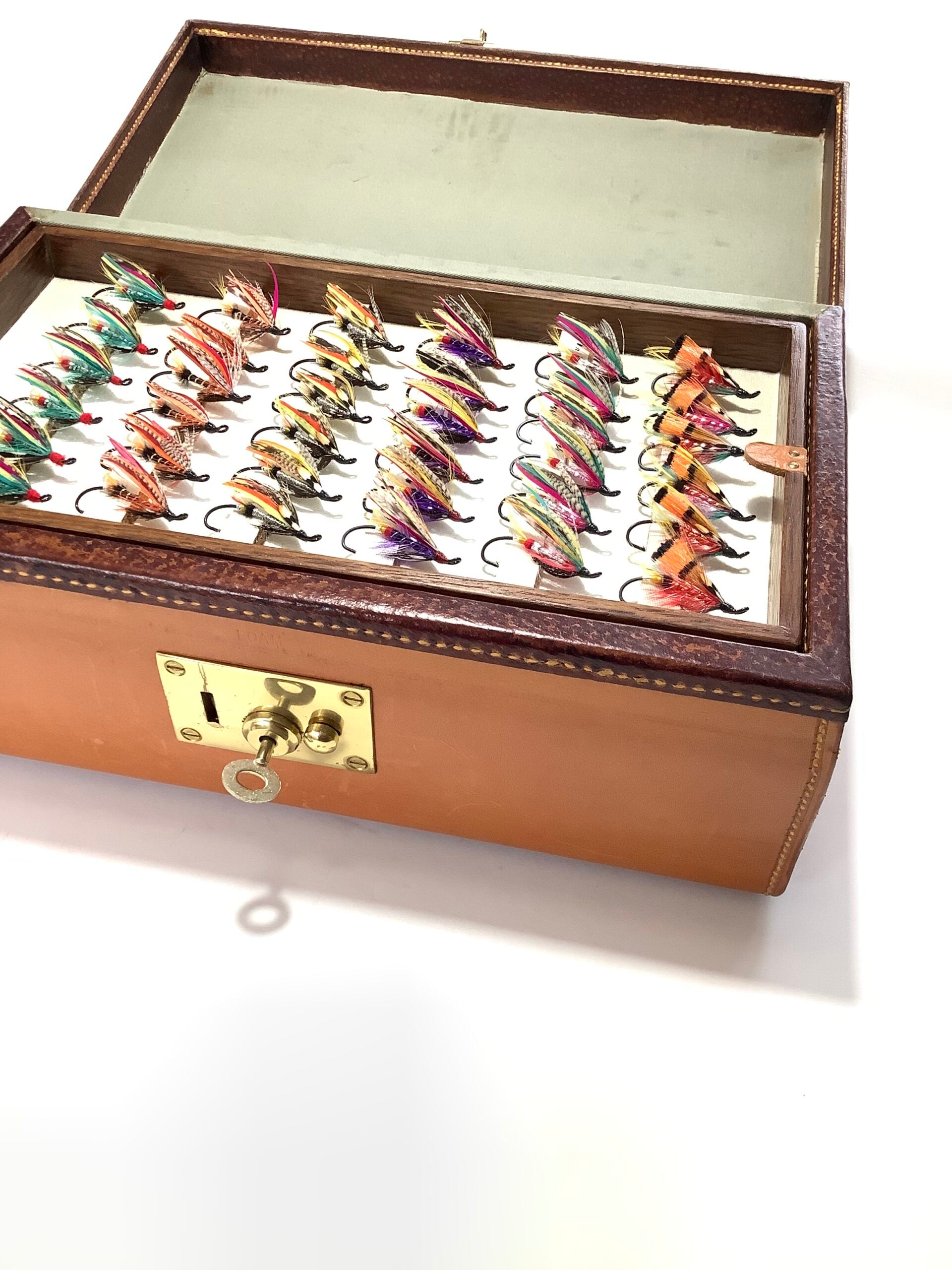 PETER LOAM HAND CRAFTED LEATHER OAK SALMON FLY RESERVOIR WITH COLLECTION OF TRADITIONAL HAND TIED DRESSED SALMON FLIES