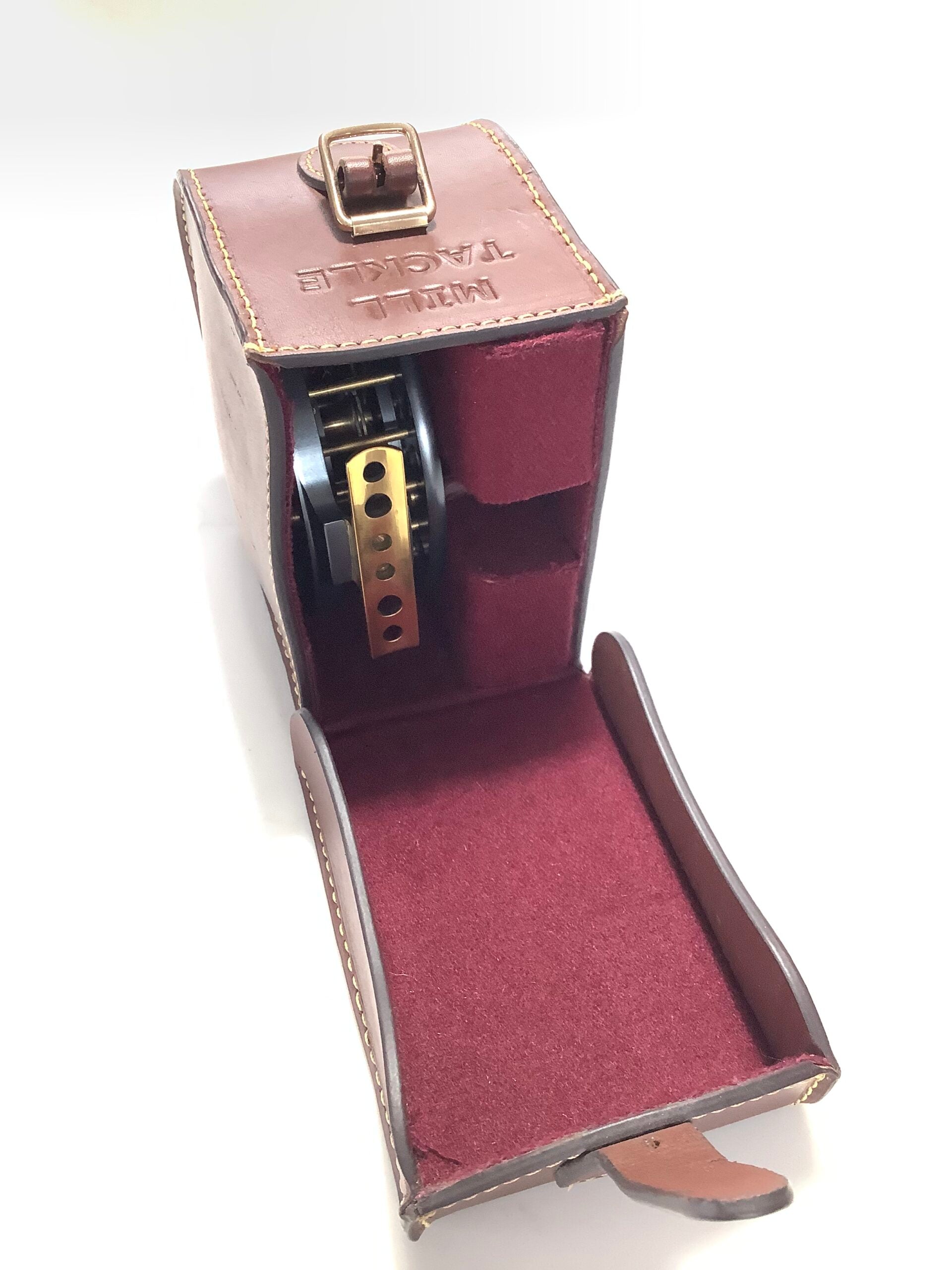 GARRY MILLS “ MILLSTREAM “ Centrepin with Block Leather Case