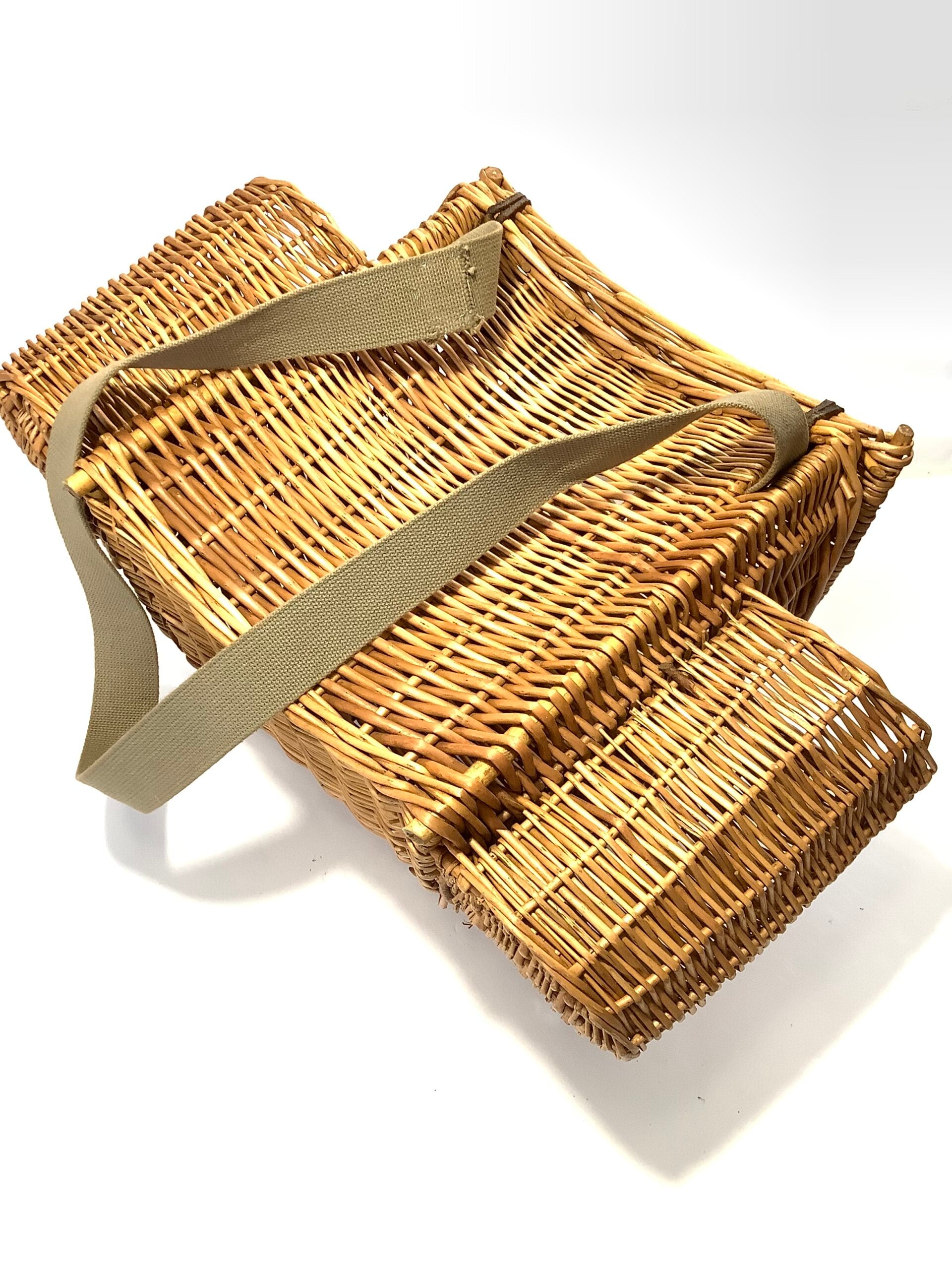 A Large Traditional Fisherman’s Creel with twin flask / Bottle holders