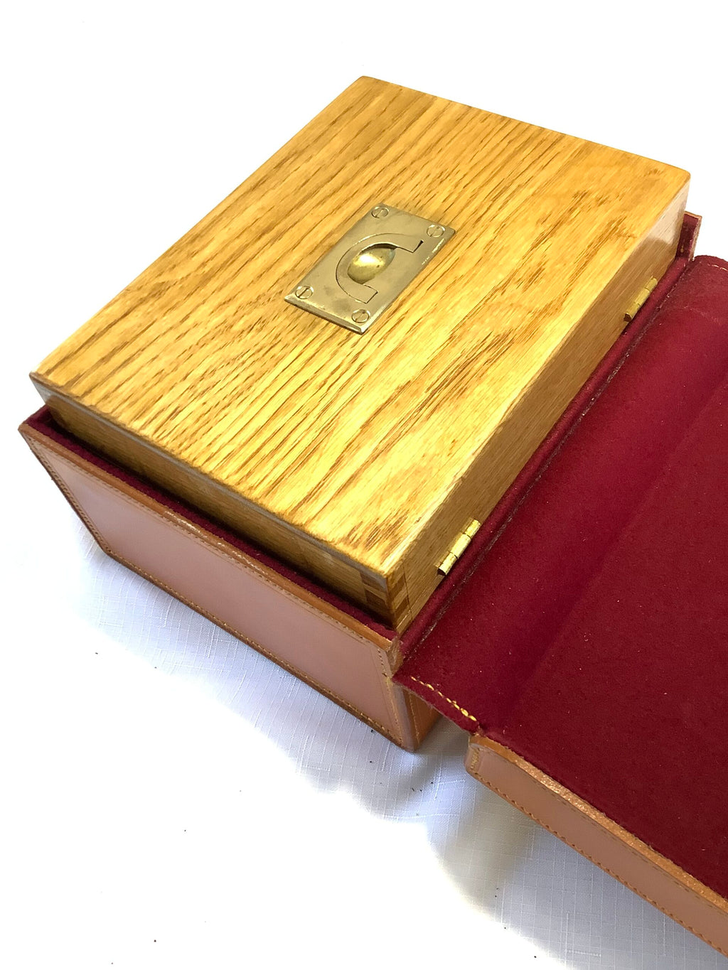 Highest Quality PETER LOAM Hand Crafted Solid Oak Cabinet with Leather Case Salmon Fly Case + Fully Dressed Traditional Classic Salmon Flies