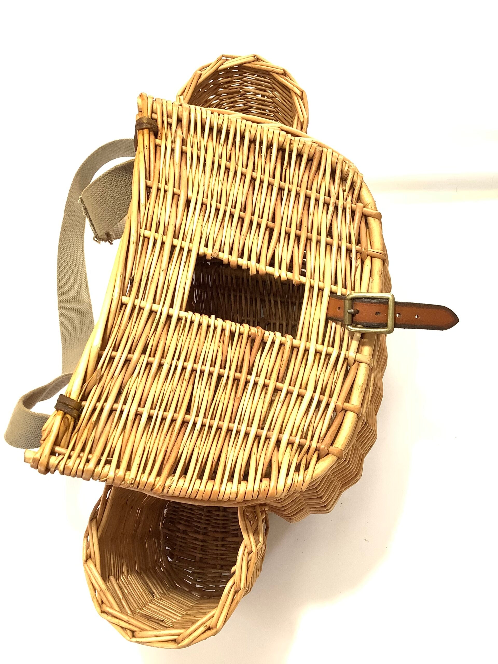 A Large Traditional Fisherman’s Creel with twin flask / Bottle holders