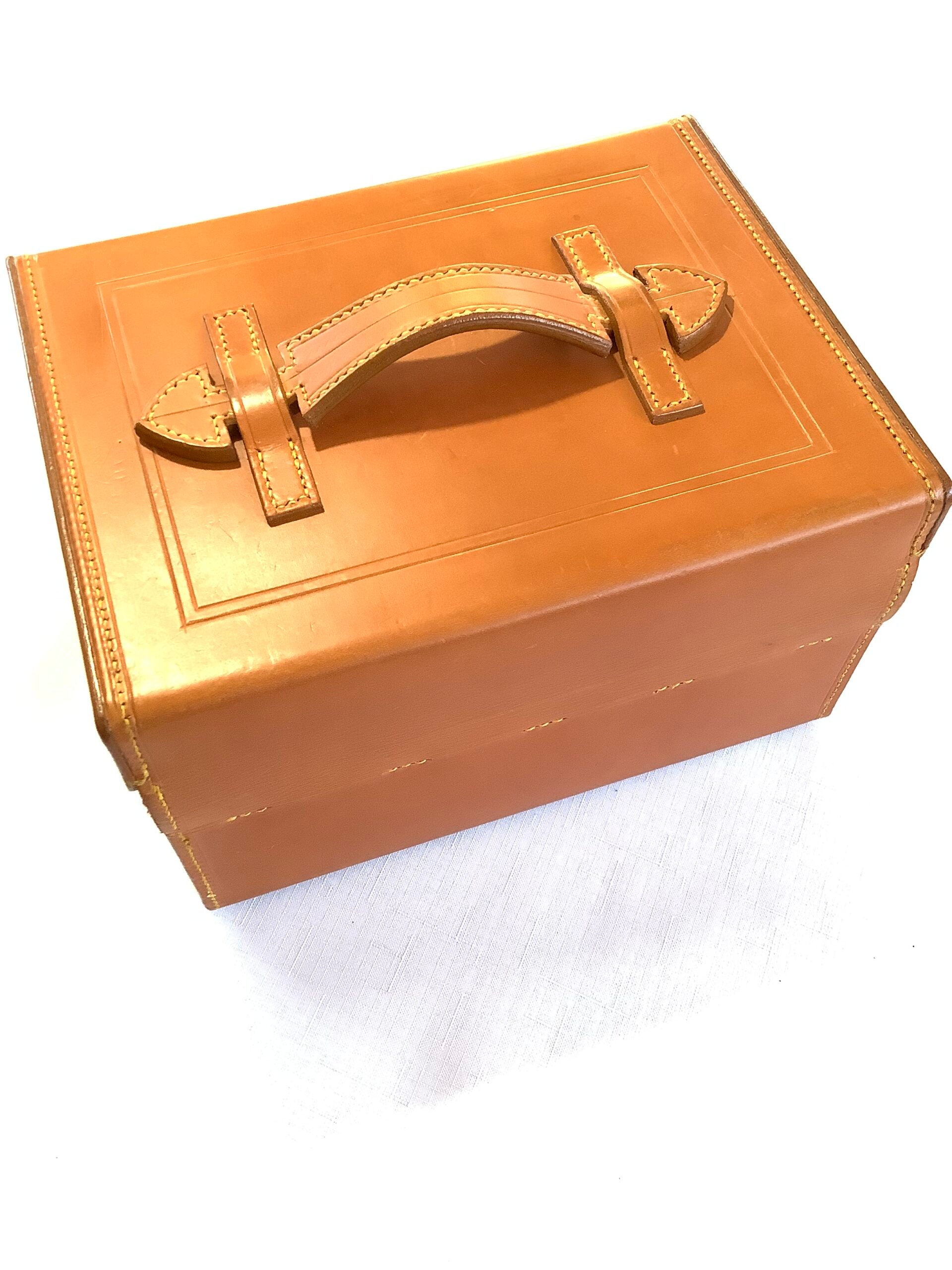 Highest Quality PETER LOAM Hand Crafted Solid Oak Cabinet with Leather Case Salmon Fly Case + Fully Dressed Traditional Classic Salmon Flies