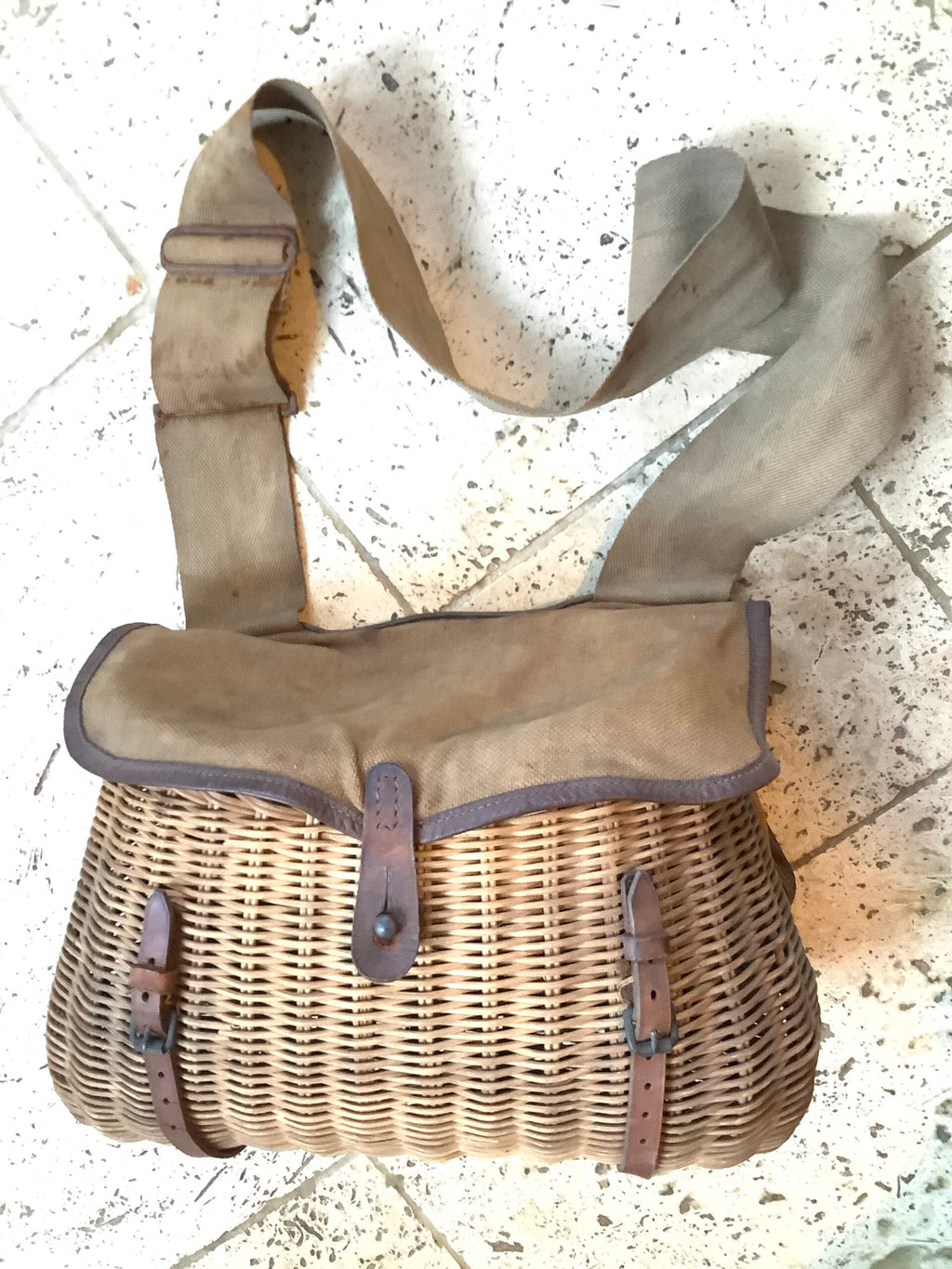 Very scarce Antique fisherman’s creel with detachable bag