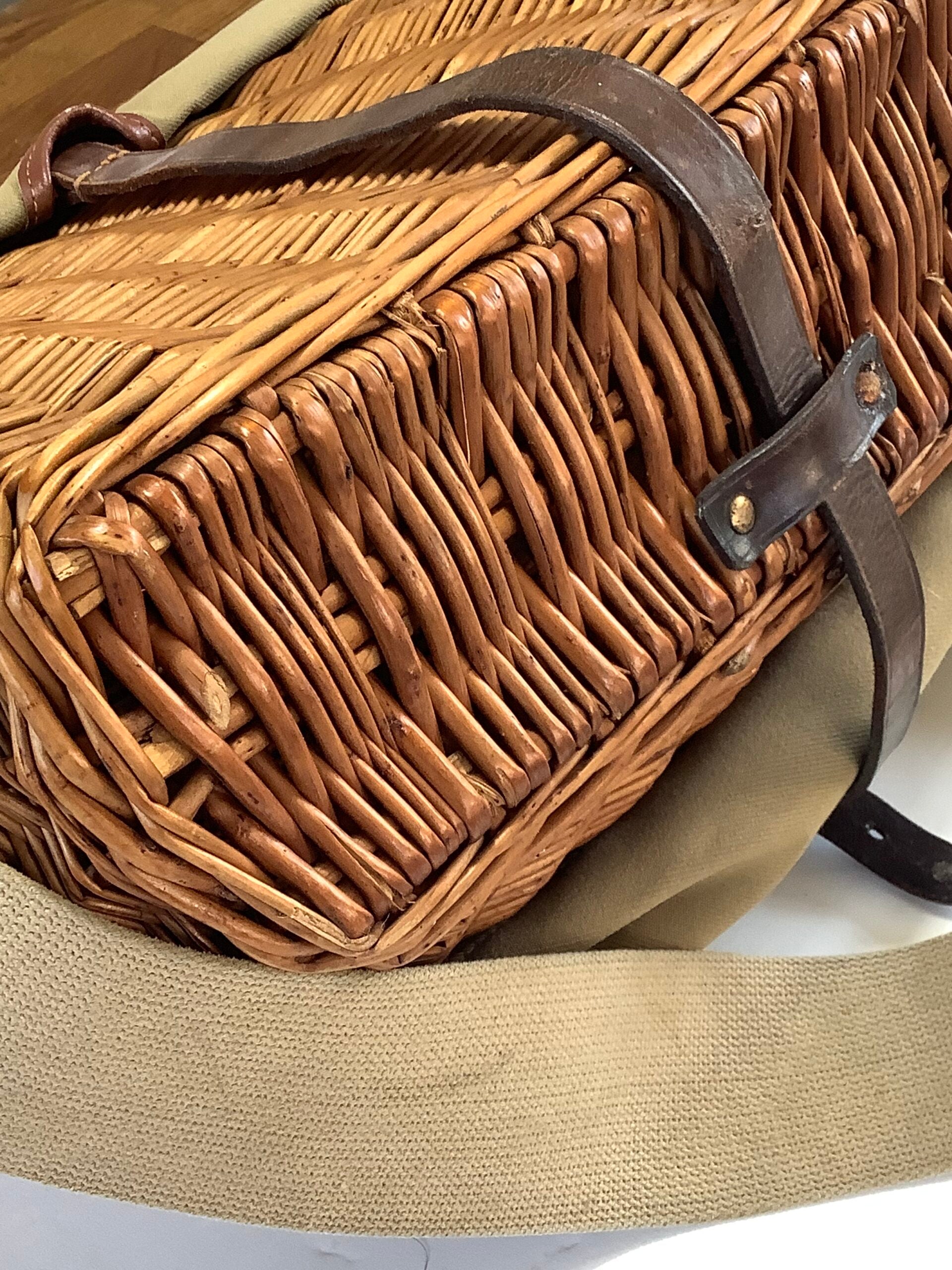 BRADY Conway Fisherman’s CREEL/BAG