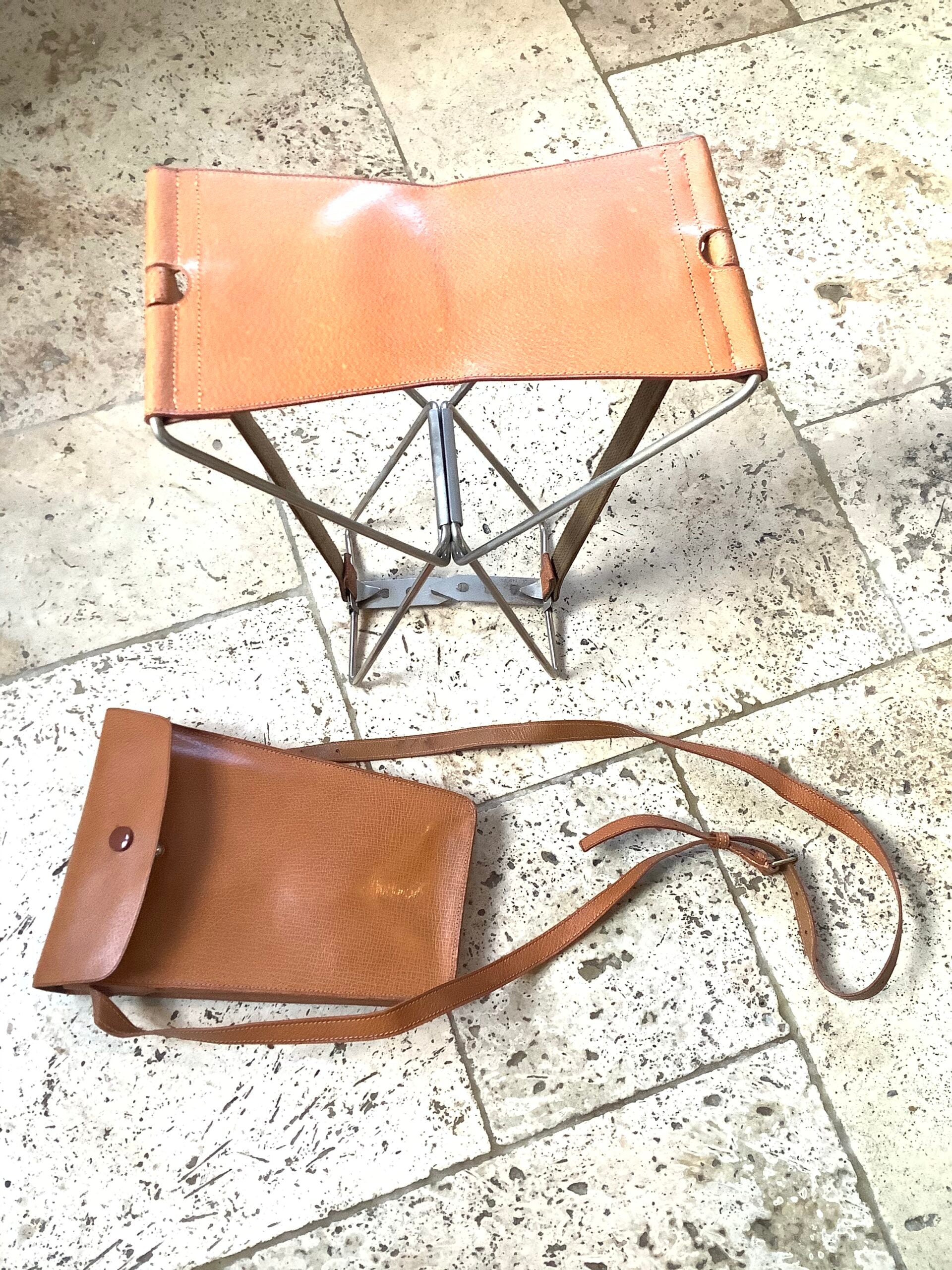 Vintage Leather Fishing/Hunting outdoor Folding seat with hold-all