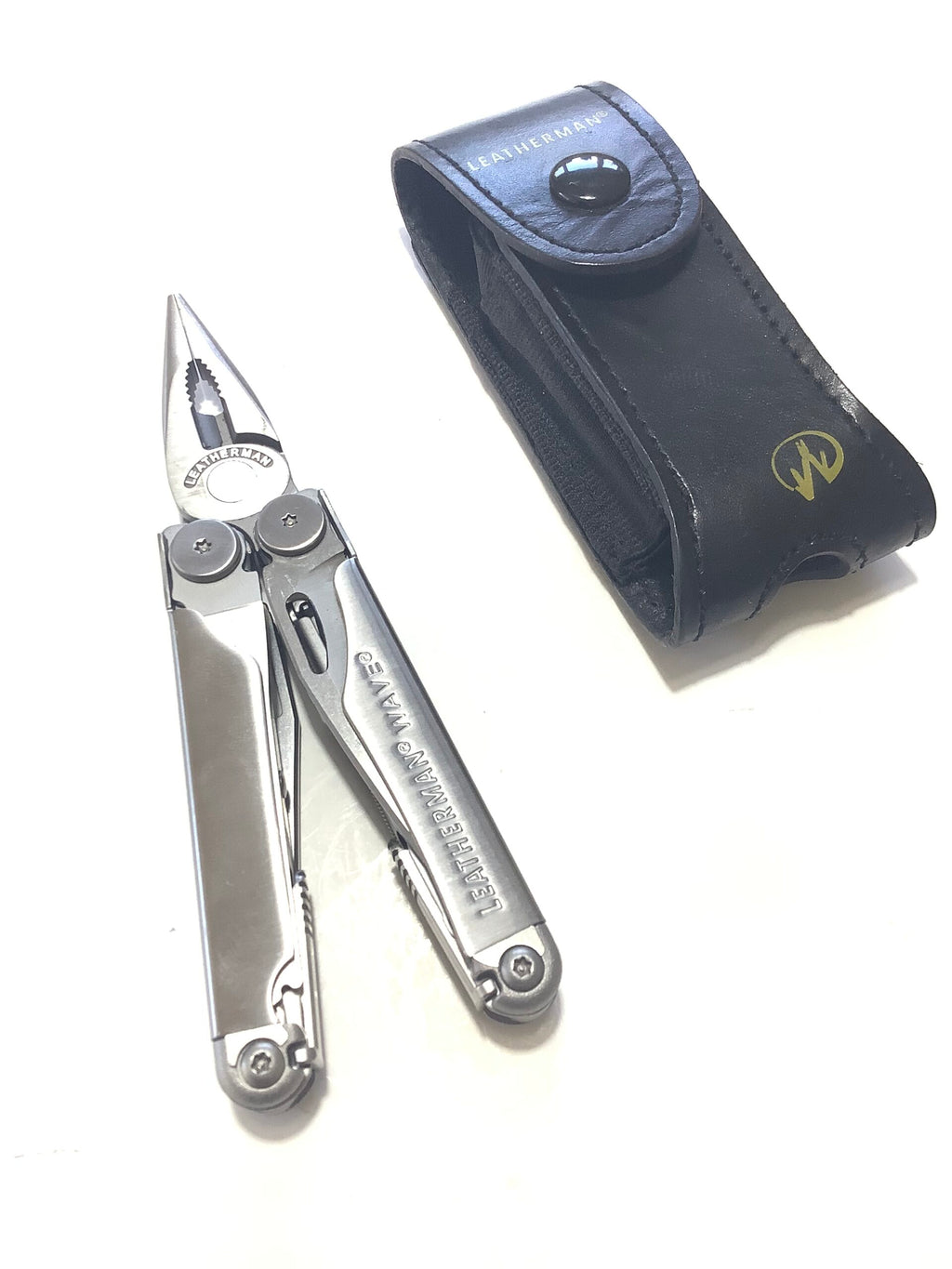 LEATHERMAN “WAVE”MULTI-TOOL IN LEATHER CASE