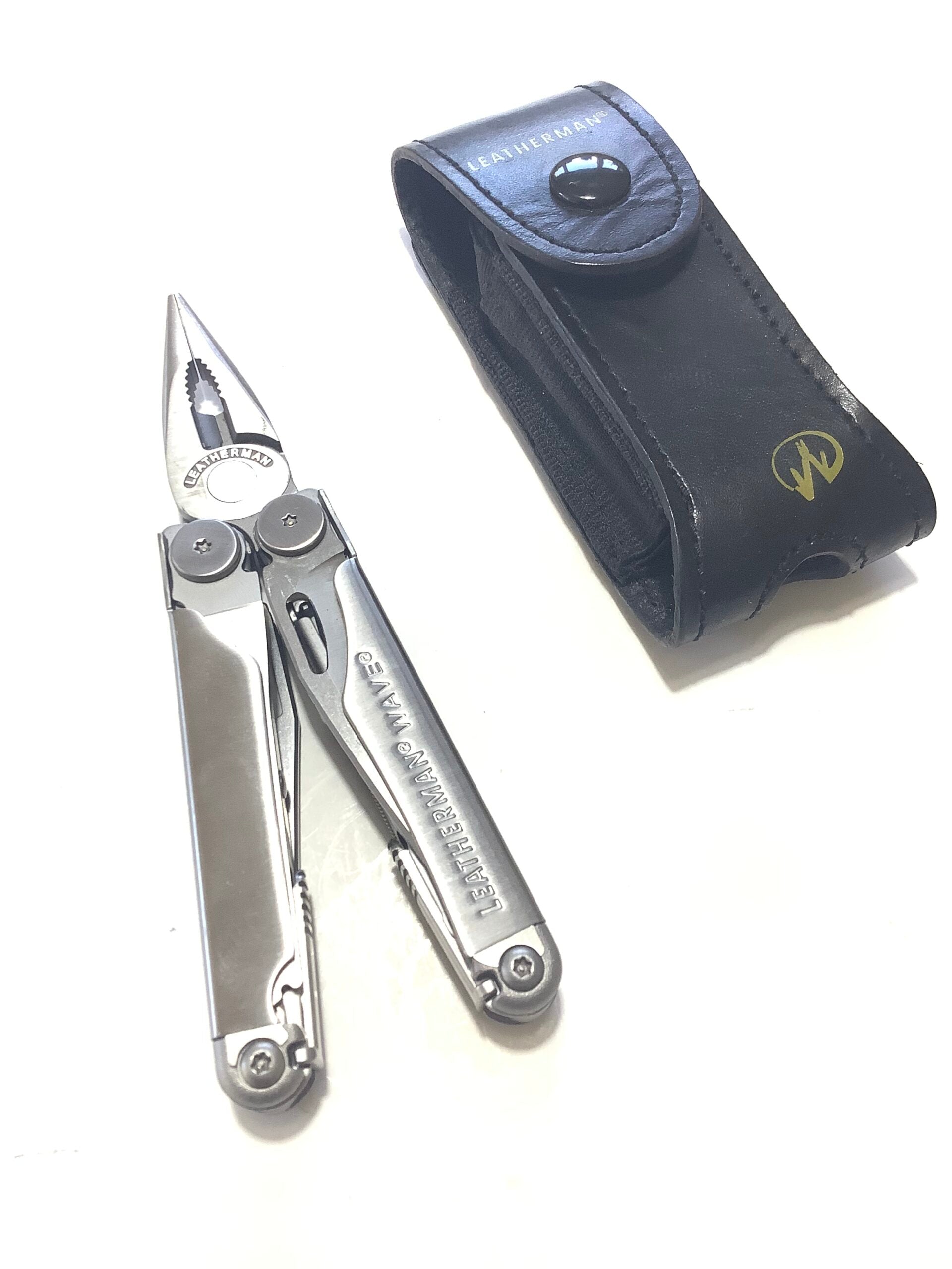 LEATHERMAN “WAVE”MULTI-TOOL IN LEATHER CASE