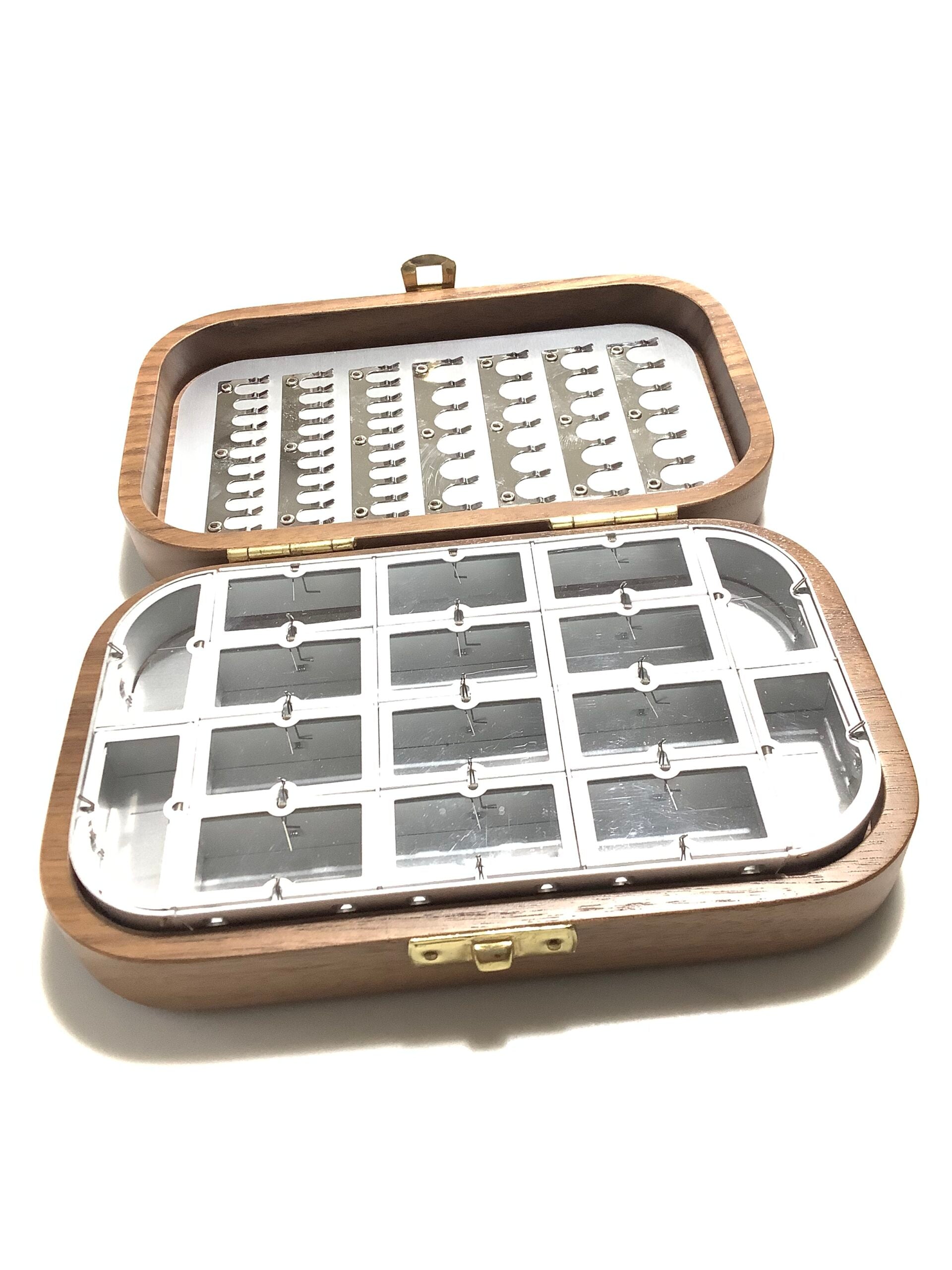 New unused Richard Wheatley Large Walnut Wood Compartment Fly Box