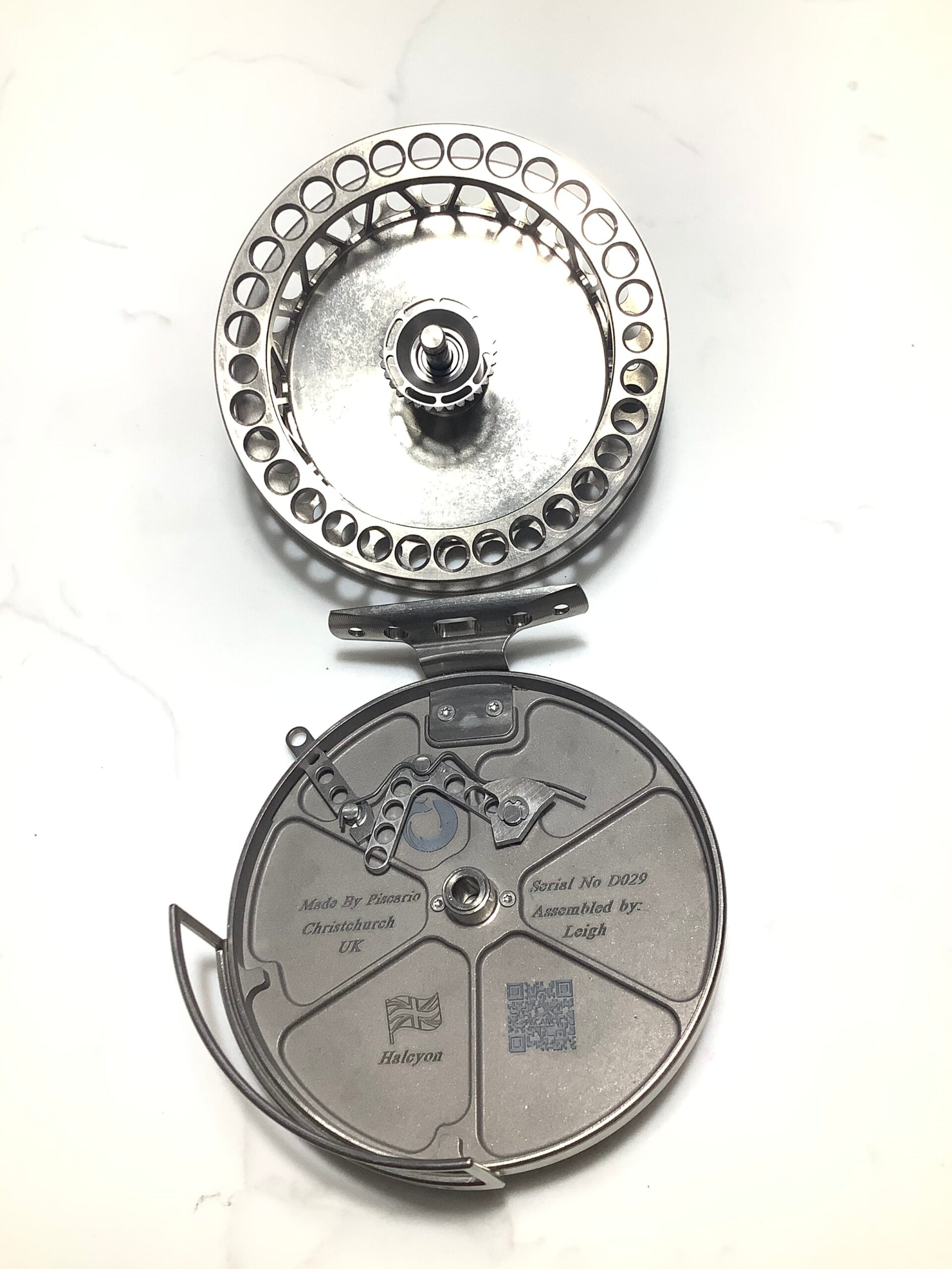 The Piscario HALCYON TITANIUM Centre Pin New unused ( As featured in the Mortimer Whitehouse Gone Fishing Series)
