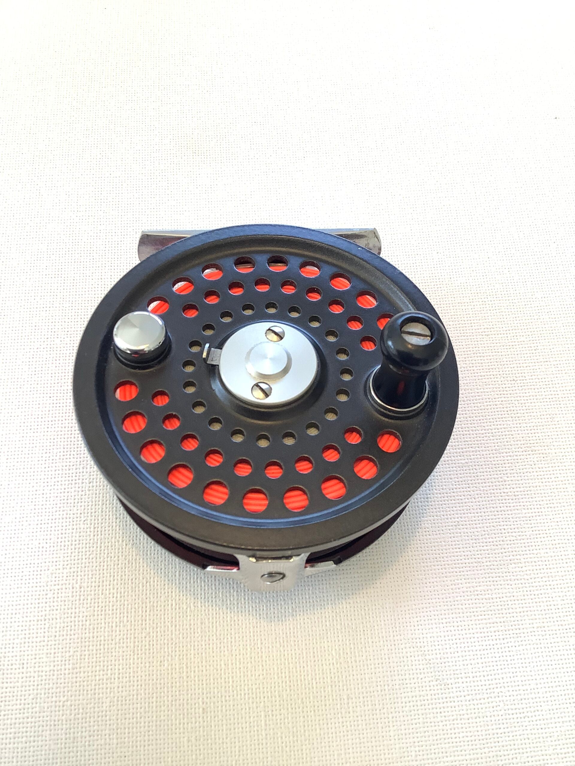 Left Hand Wind Orvis Battenkill Disc 5/6 Fly reel with new line