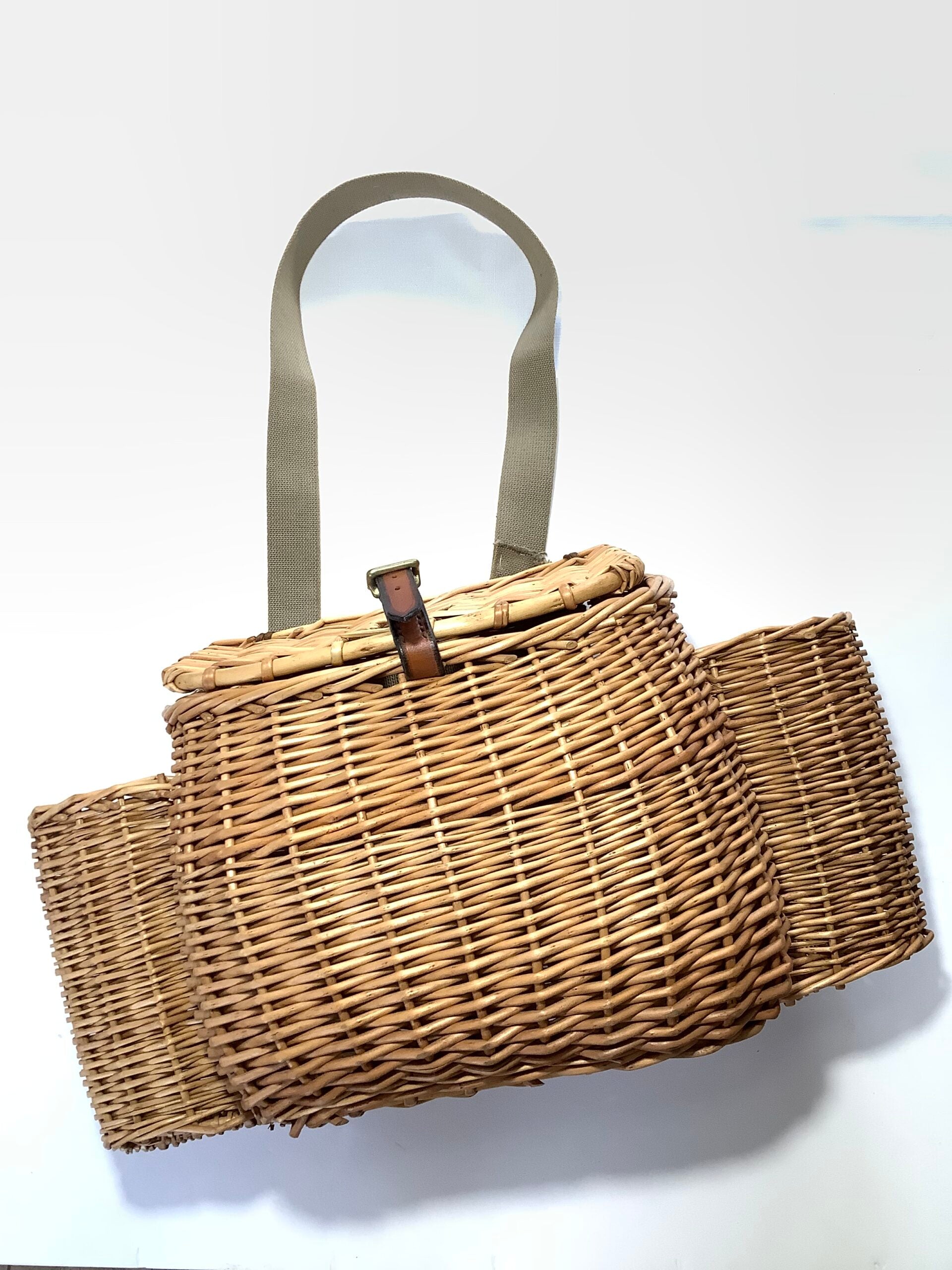 A Large Traditional Fisherman’s Creel with twin flask / Bottle holders