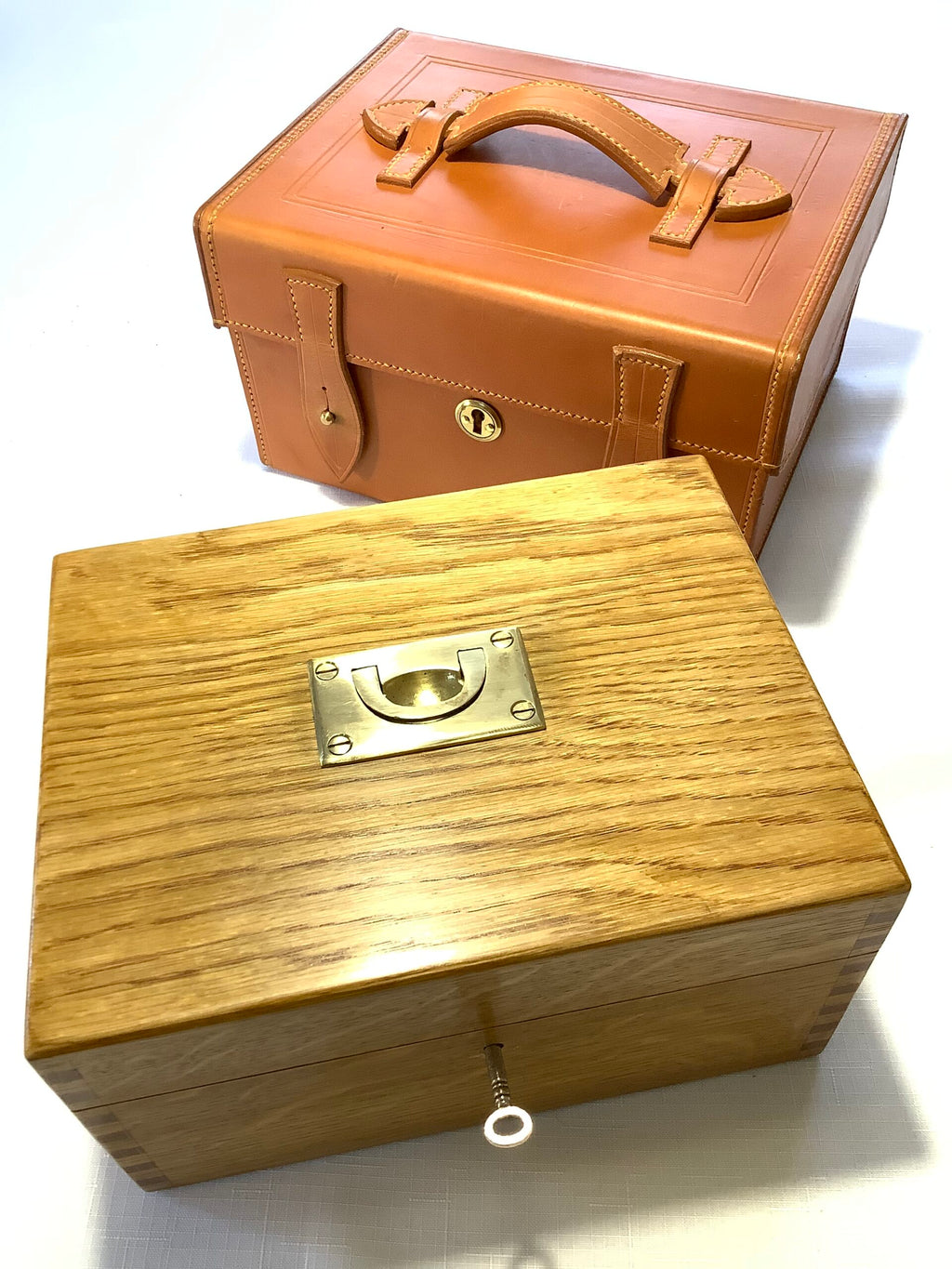 Highest Quality PETER LOAM Hand Crafted Solid Oak Cabinet with Leather Case Salmon Fly Case + Fully Dressed Traditional Classic Salmon Flies