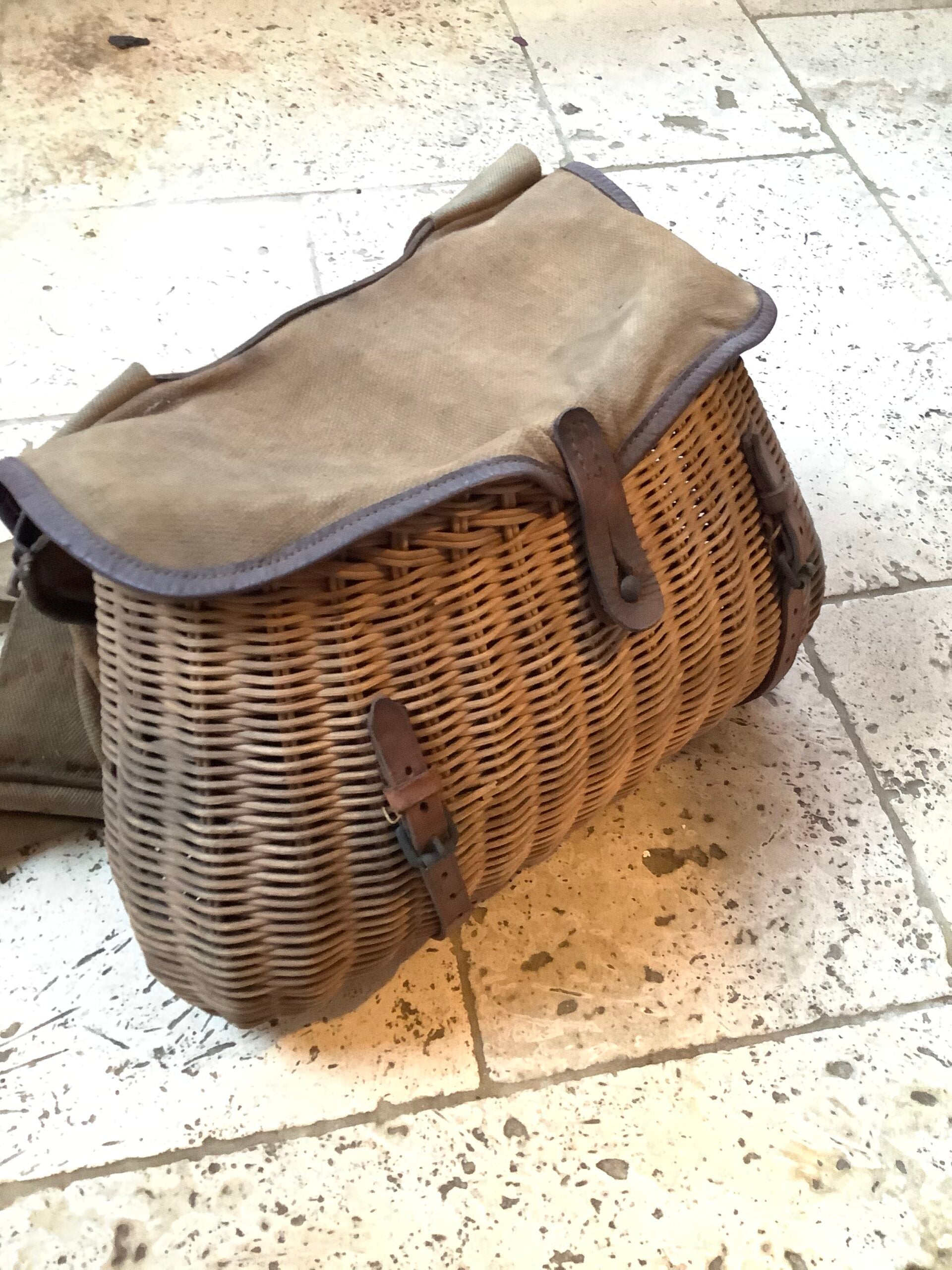 Very scarce Antique fisherman’s creel with detachable bag