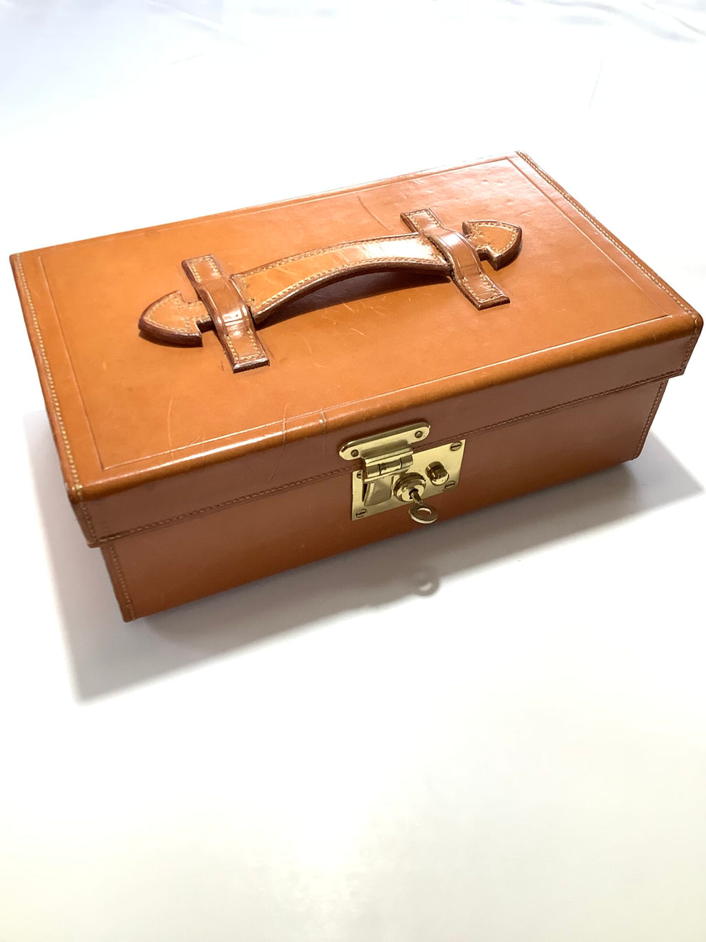 PETER LOAM HAND CRAFTED LEATHER OAK SALMON FLY RESERVOIR WITH COLLECTION OF TRADITIONAL HAND TIED DRESSED SALMON FLIES