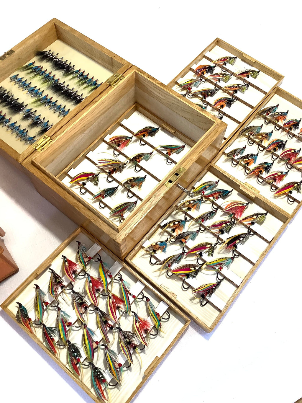 Highest Quality PETER LOAM Hand Crafted Solid Oak Cabinet with Leather Case Salmon Fly Case + Fully Dressed Traditional Classic Salmon Flies
