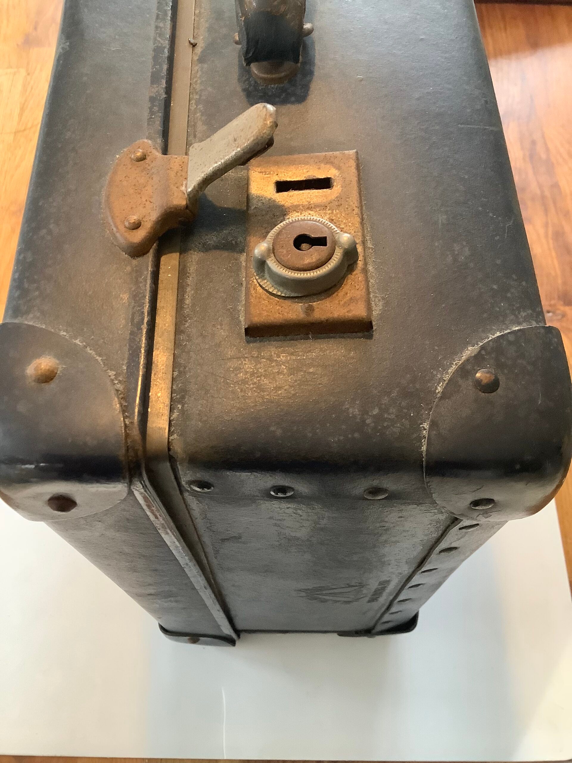 Rare Vintage Globetrotter Made in England luggage Carrier