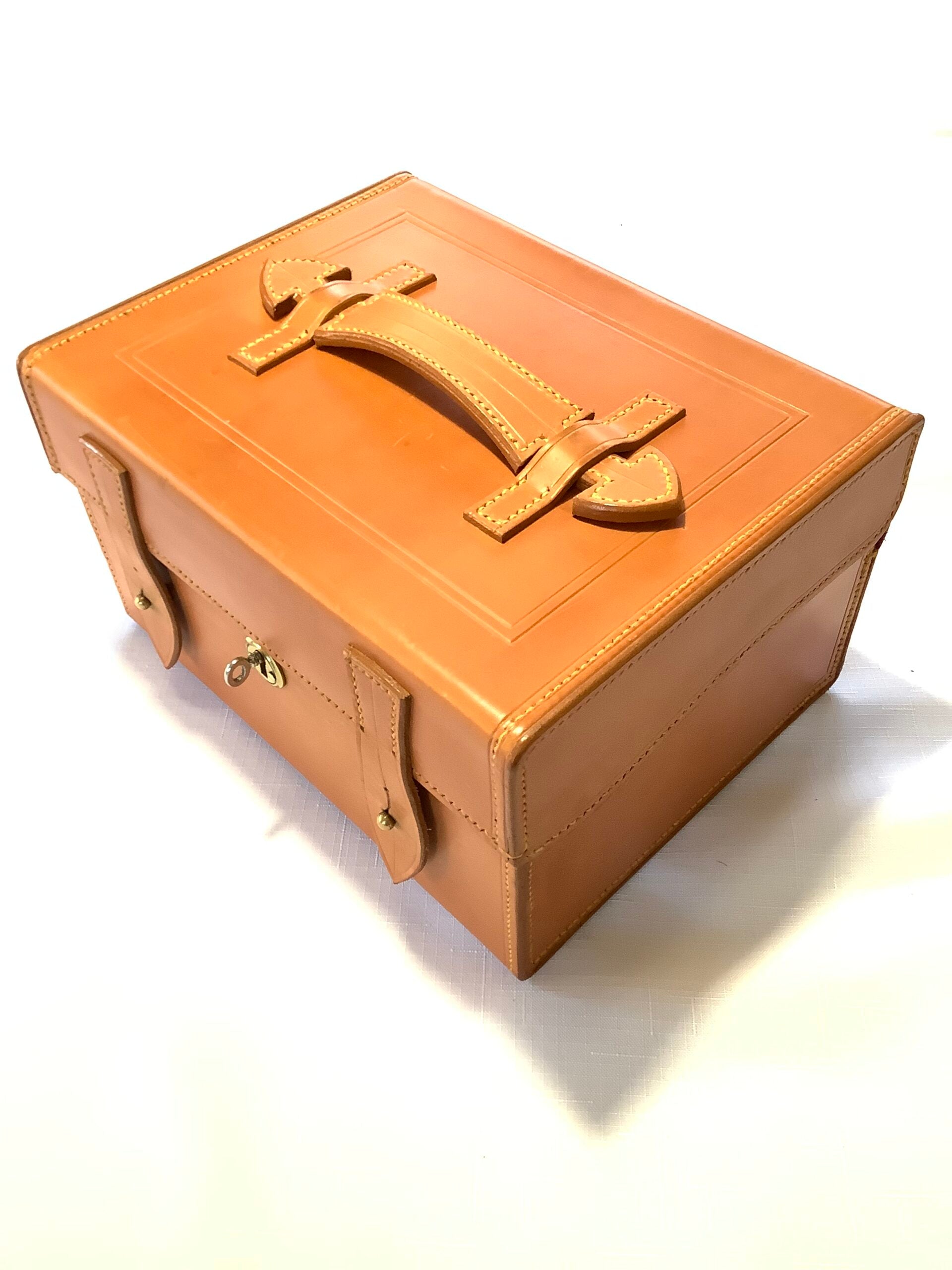 Highest Quality PETER LOAM Hand Crafted Solid Oak Cabinet with Leather Case Salmon Fly Case + Fully Dressed Traditional Classic Salmon Flies