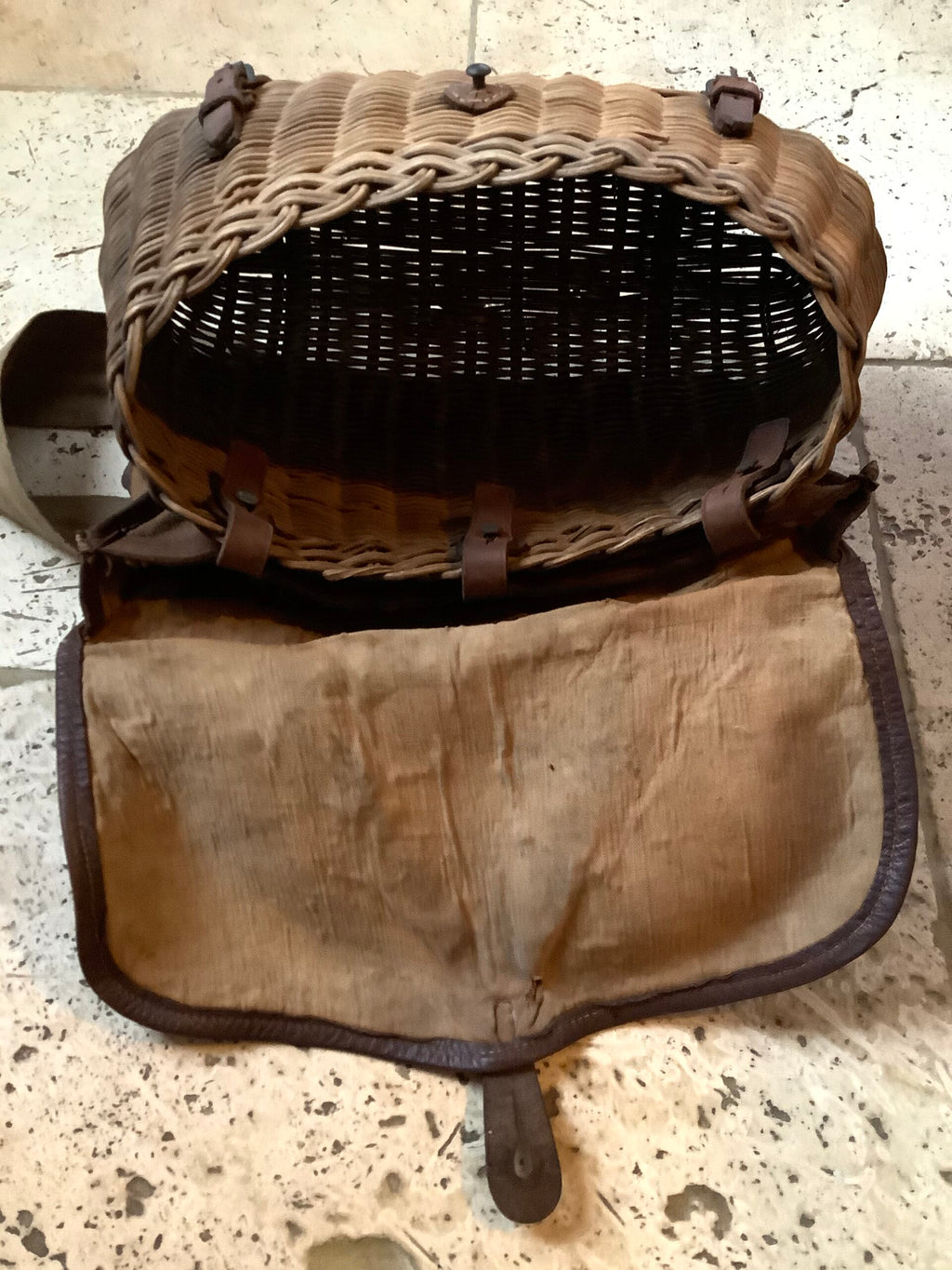Very scarce Antique fisherman’s creel with detachable bag