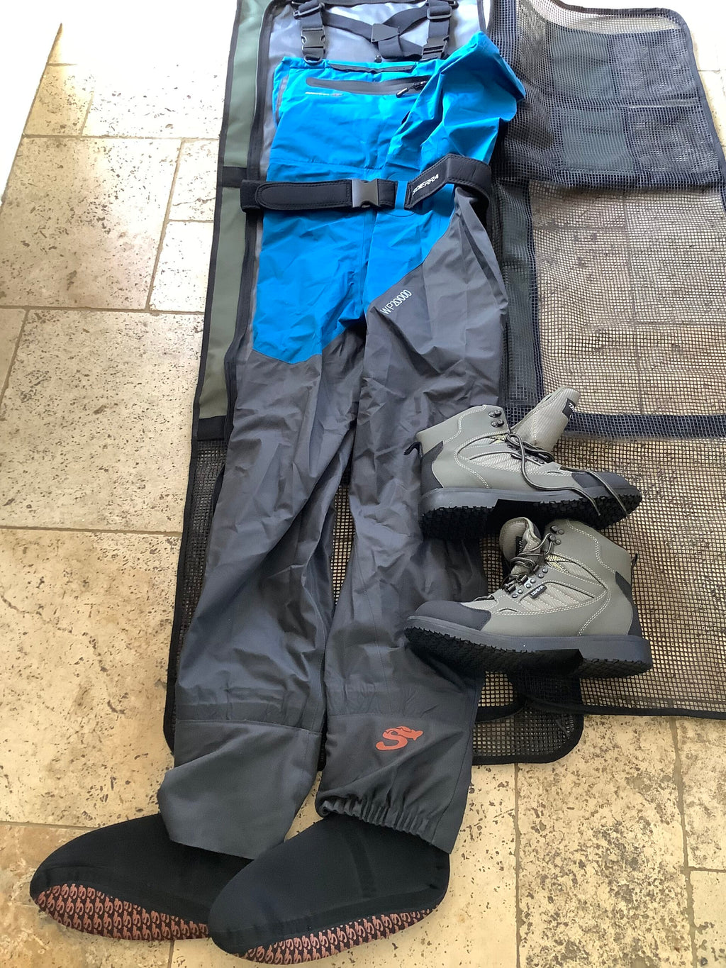 As New SCIERRA Large Chest Waders, Jacket, Boots Carrier