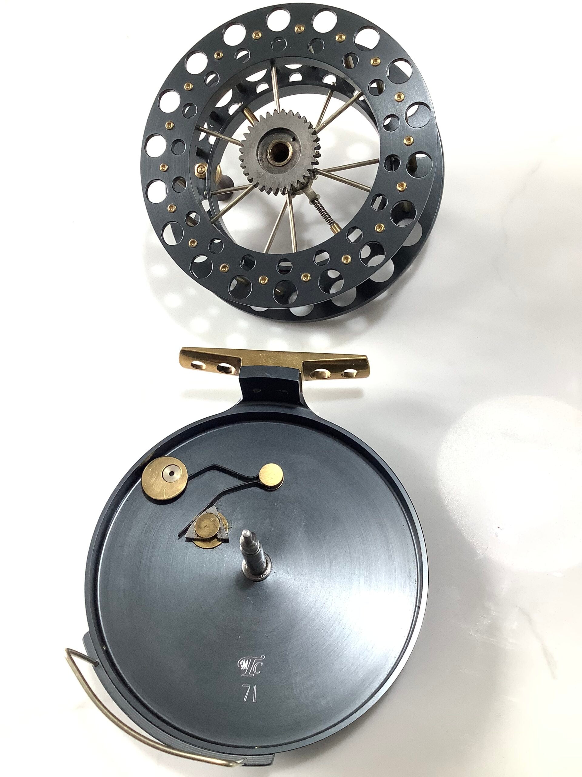 GARRY MILLS “ MILLSTREAM “ Centrepin with Block Leather Case