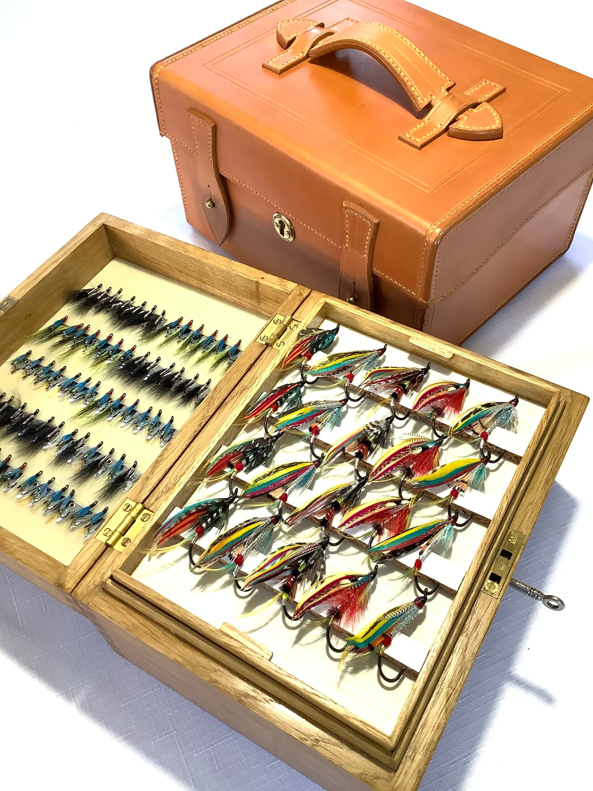 Highest Quality PETER LOAM Hand Crafted Solid Oak Cabinet with Leather Case Salmon Fly Case + Fully Dressed Traditional Classic Salmon Flies