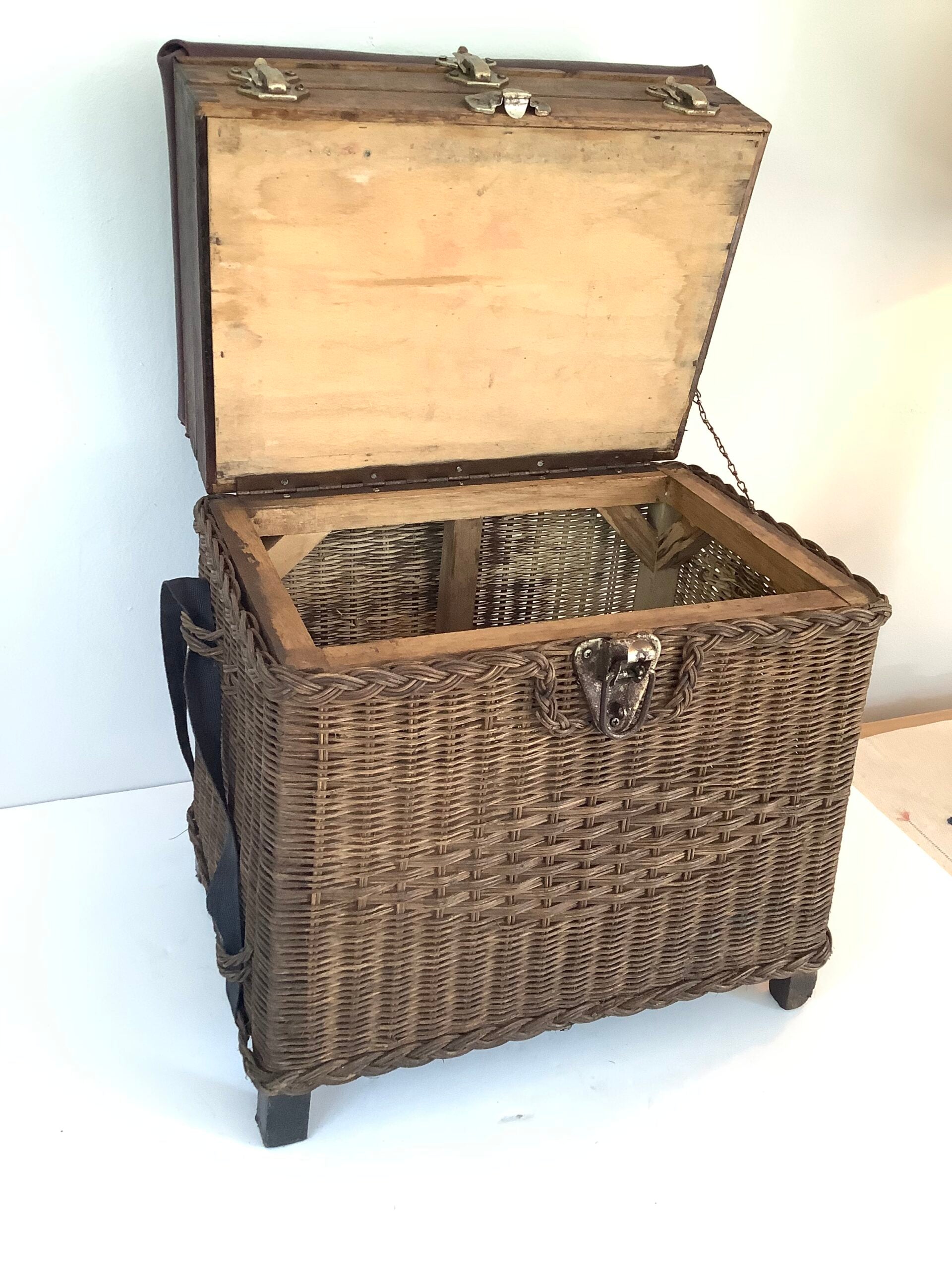 Vintage Traditional Fisherman’s Wicker Hardwood Seat Box