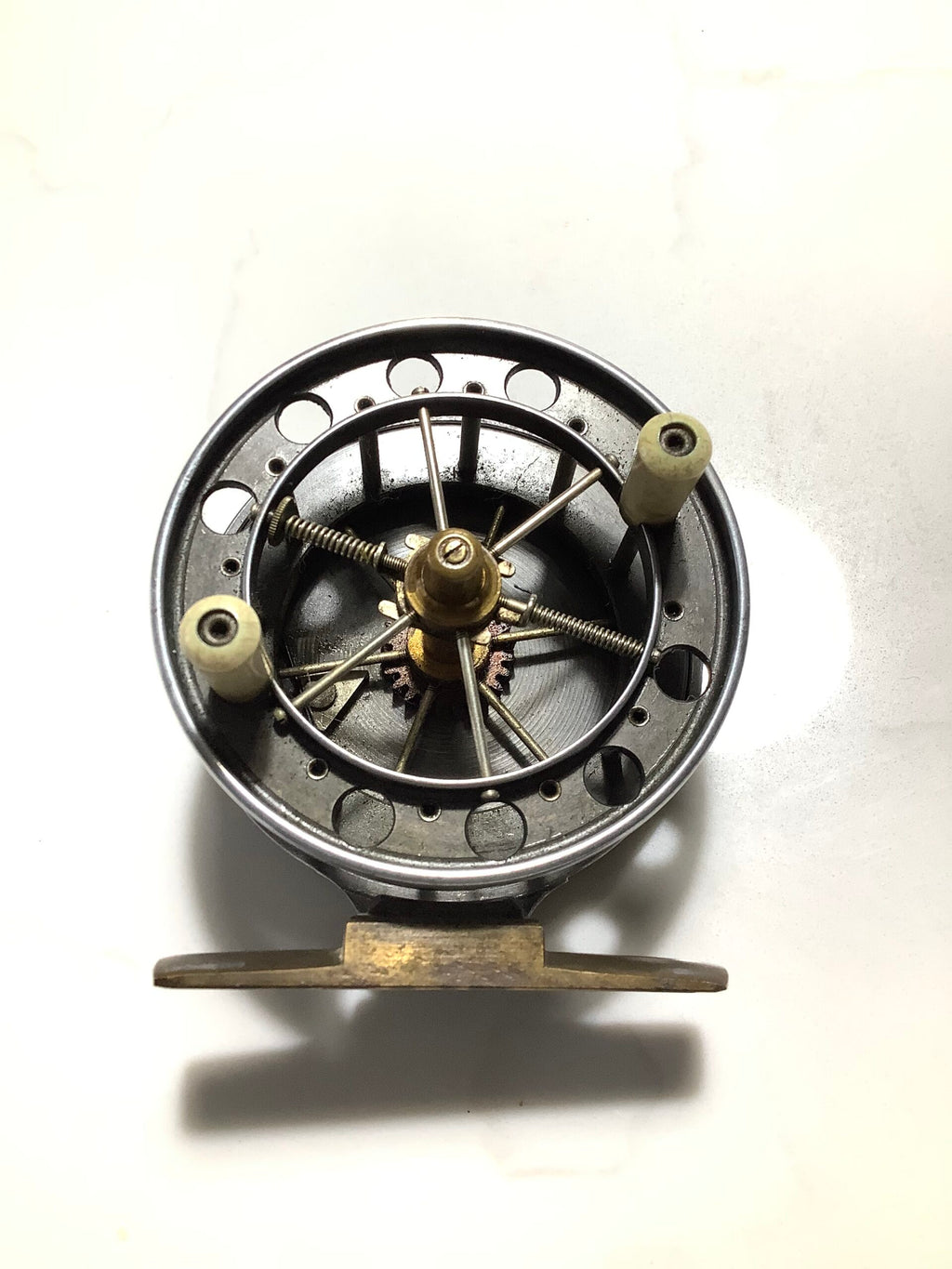 Allcock Co 3” Ventilated Aerial Centrepin with Leather Case