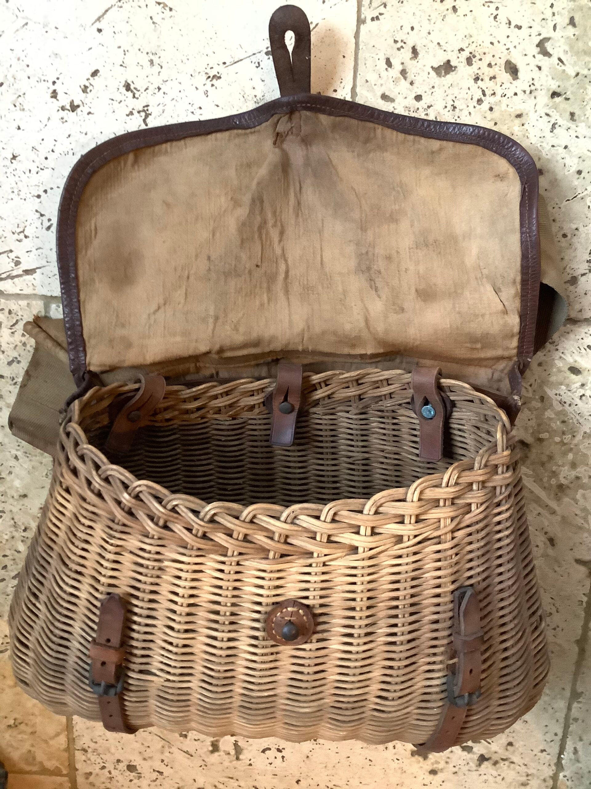 Very scarce Antique fisherman’s creel with detachable bag