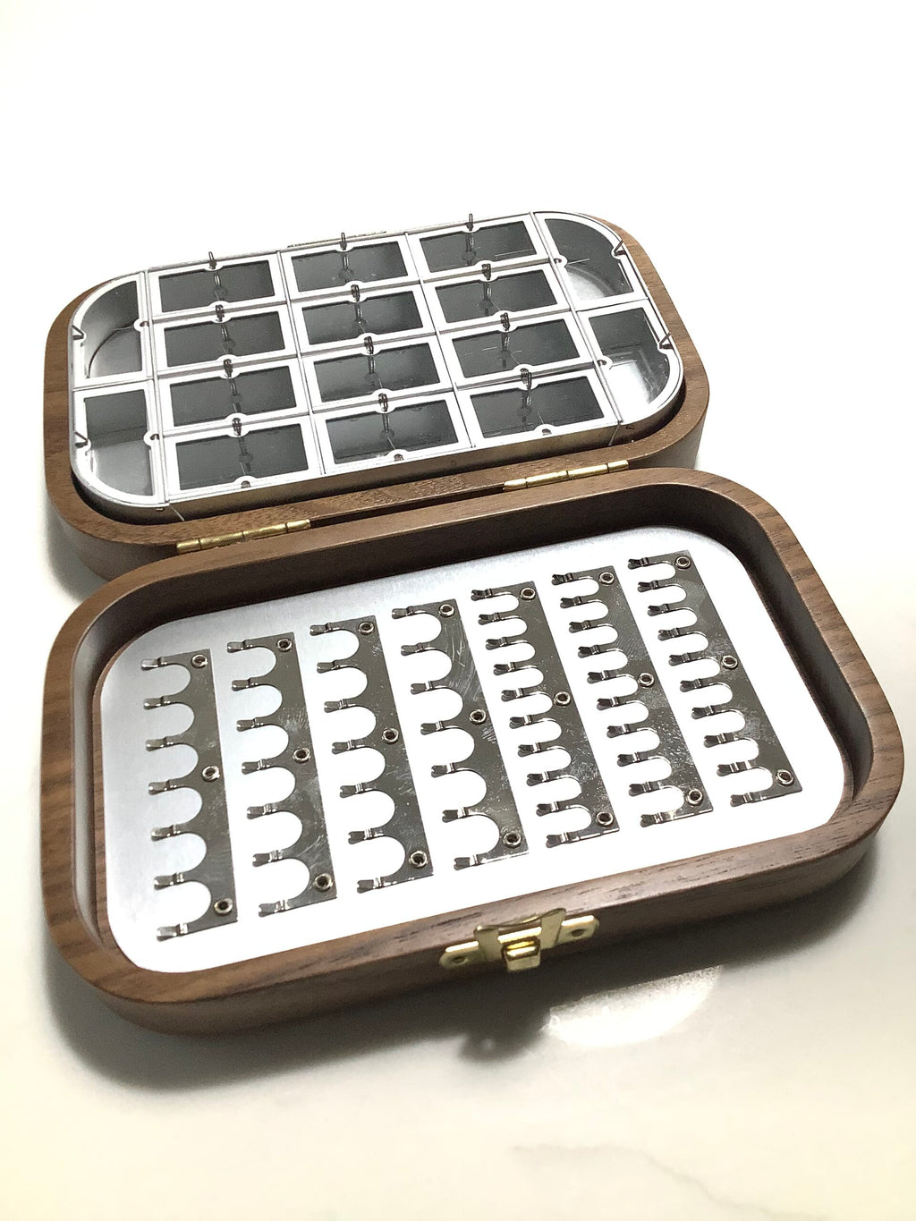 New unused Richard Wheatley Large Walnut Wood Compartment Fly Box