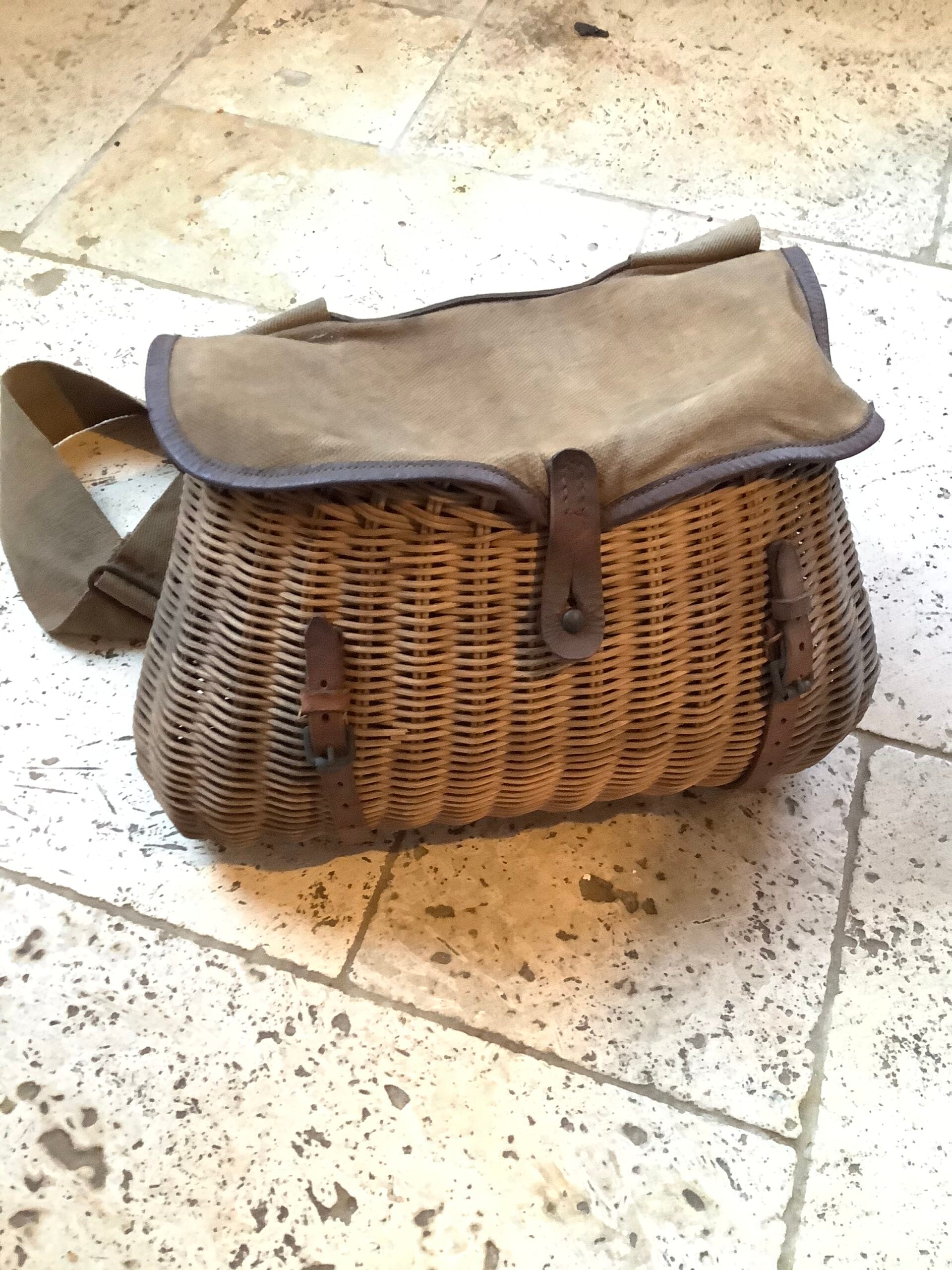Very scarce Antique fisherman’s creel with detachable bag