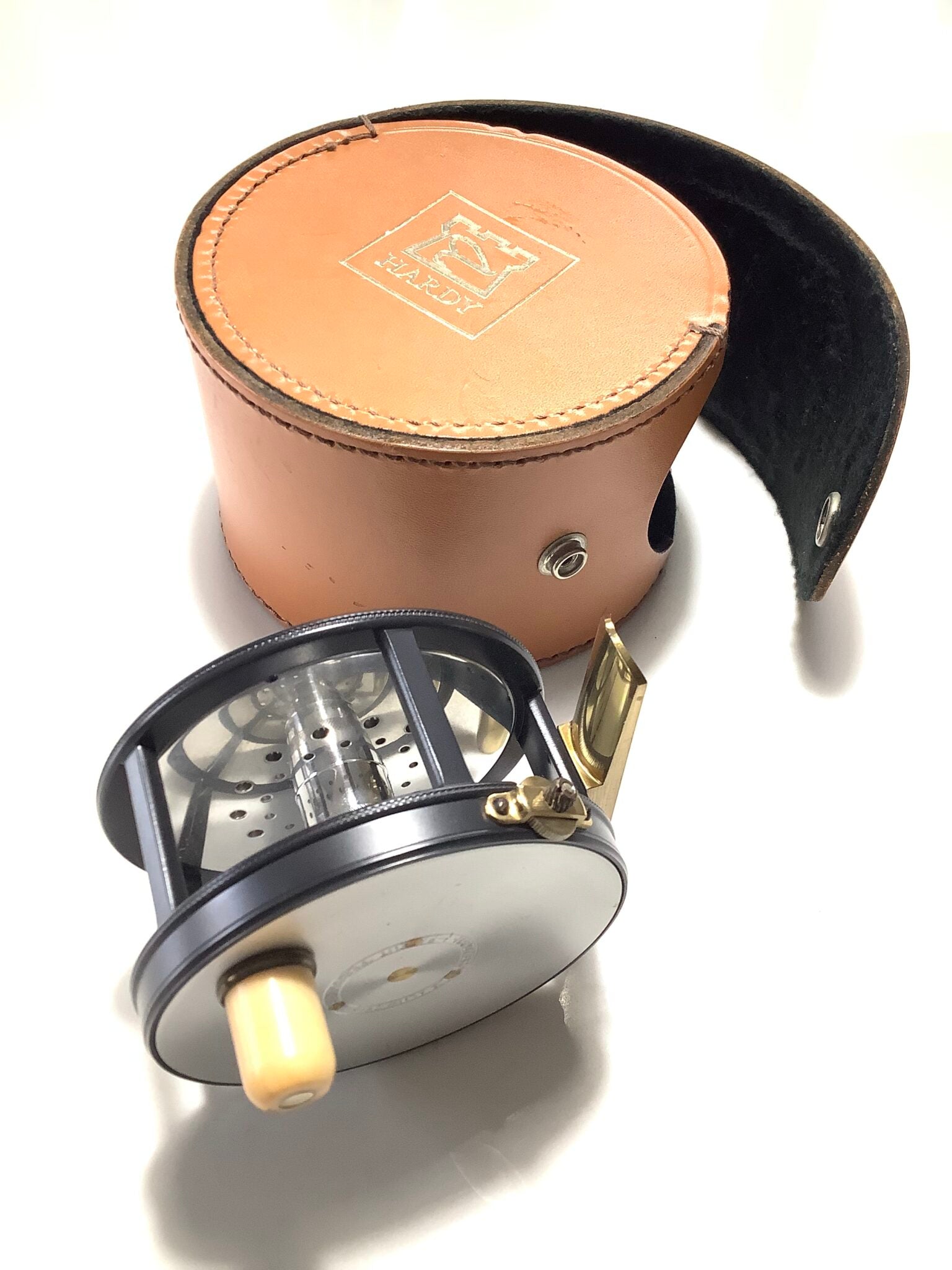Limited Edition 1912 SPECIAL PERFECT 3 3/4” By Hardy Bros with a Leather Case