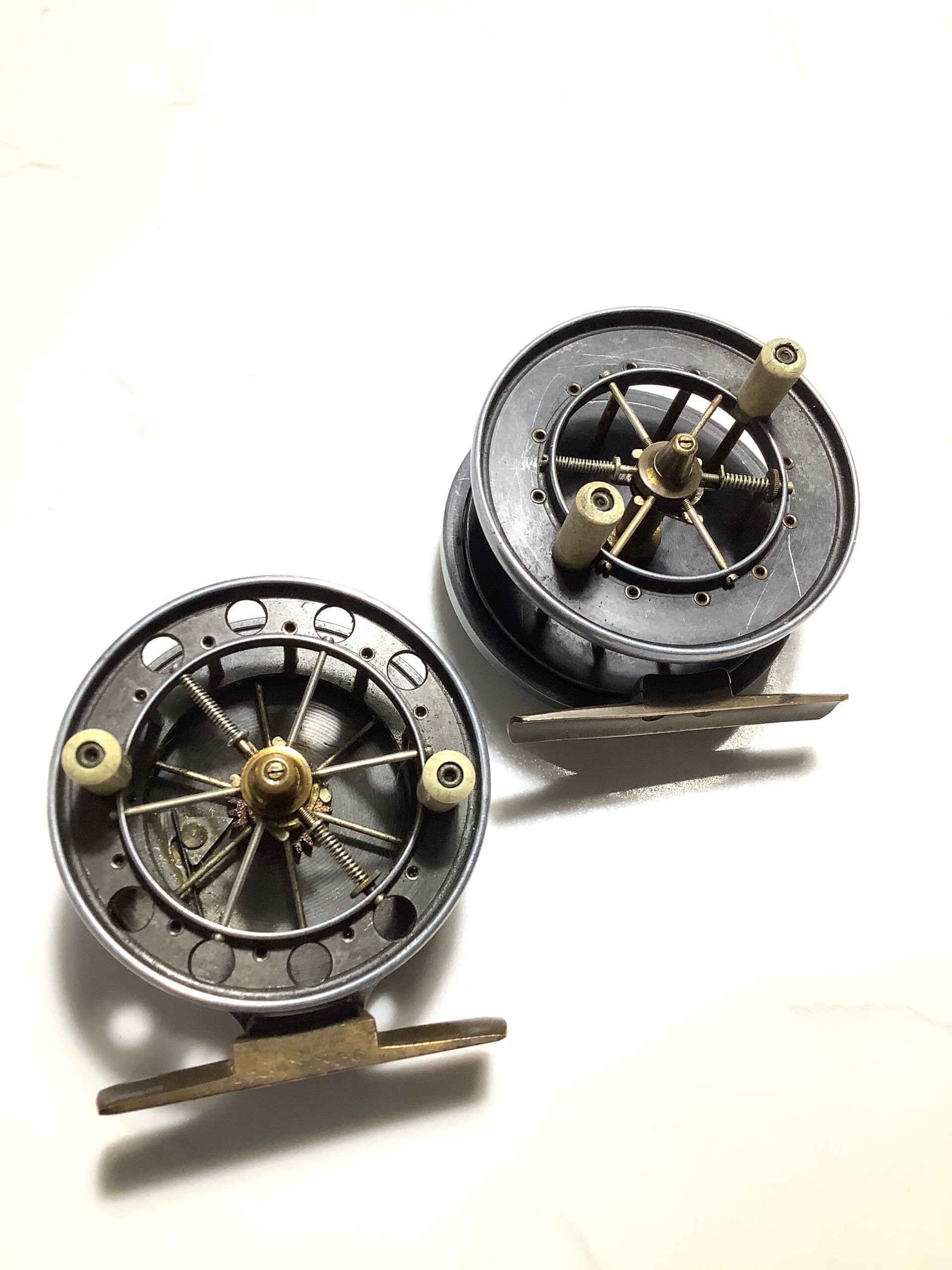 Allcock Co 3” Ventilated Aerial Centrepin with Leather Case