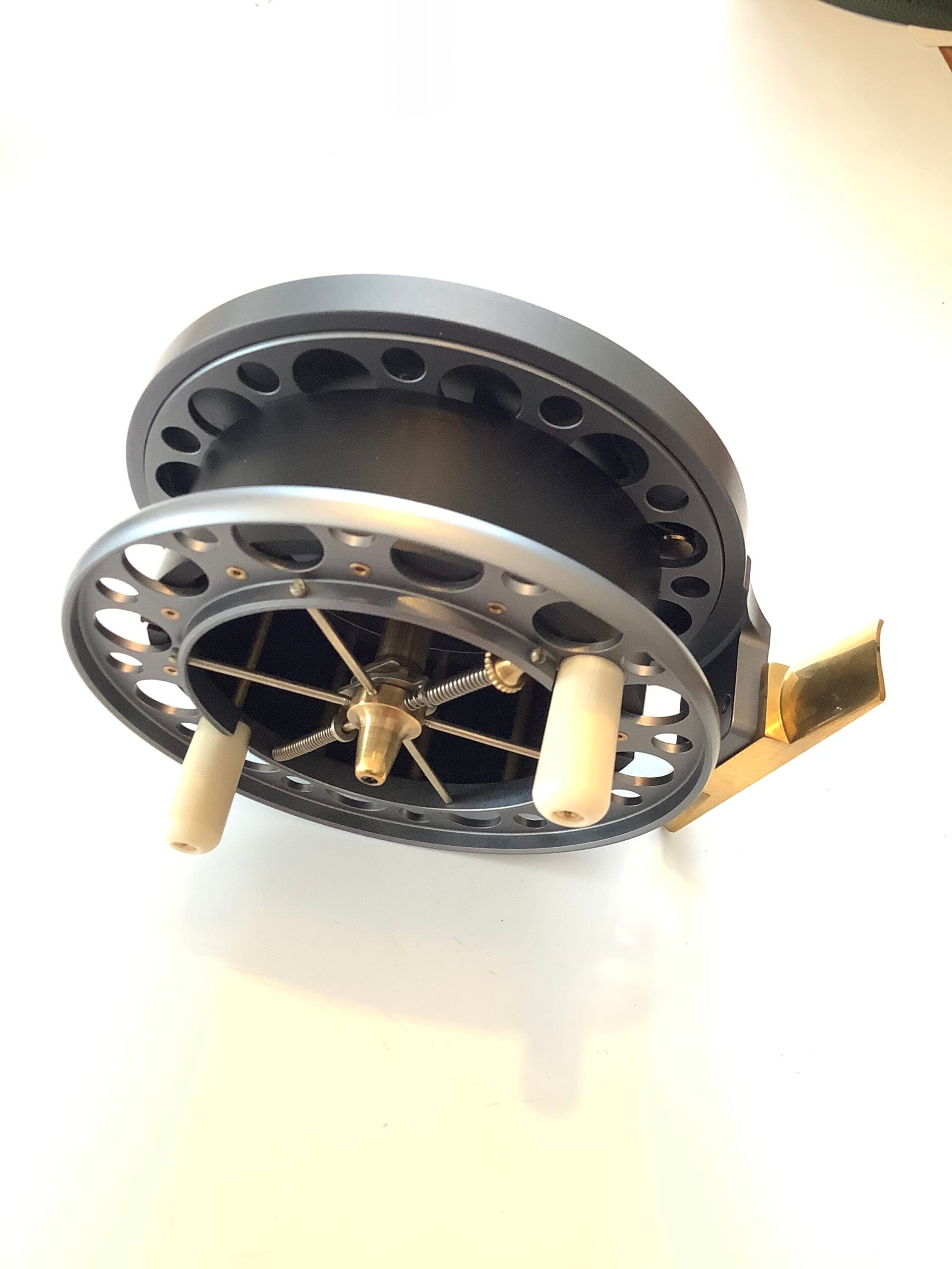 Mint unused Garry Mills 4” Classic Perfection T7 Centrepin