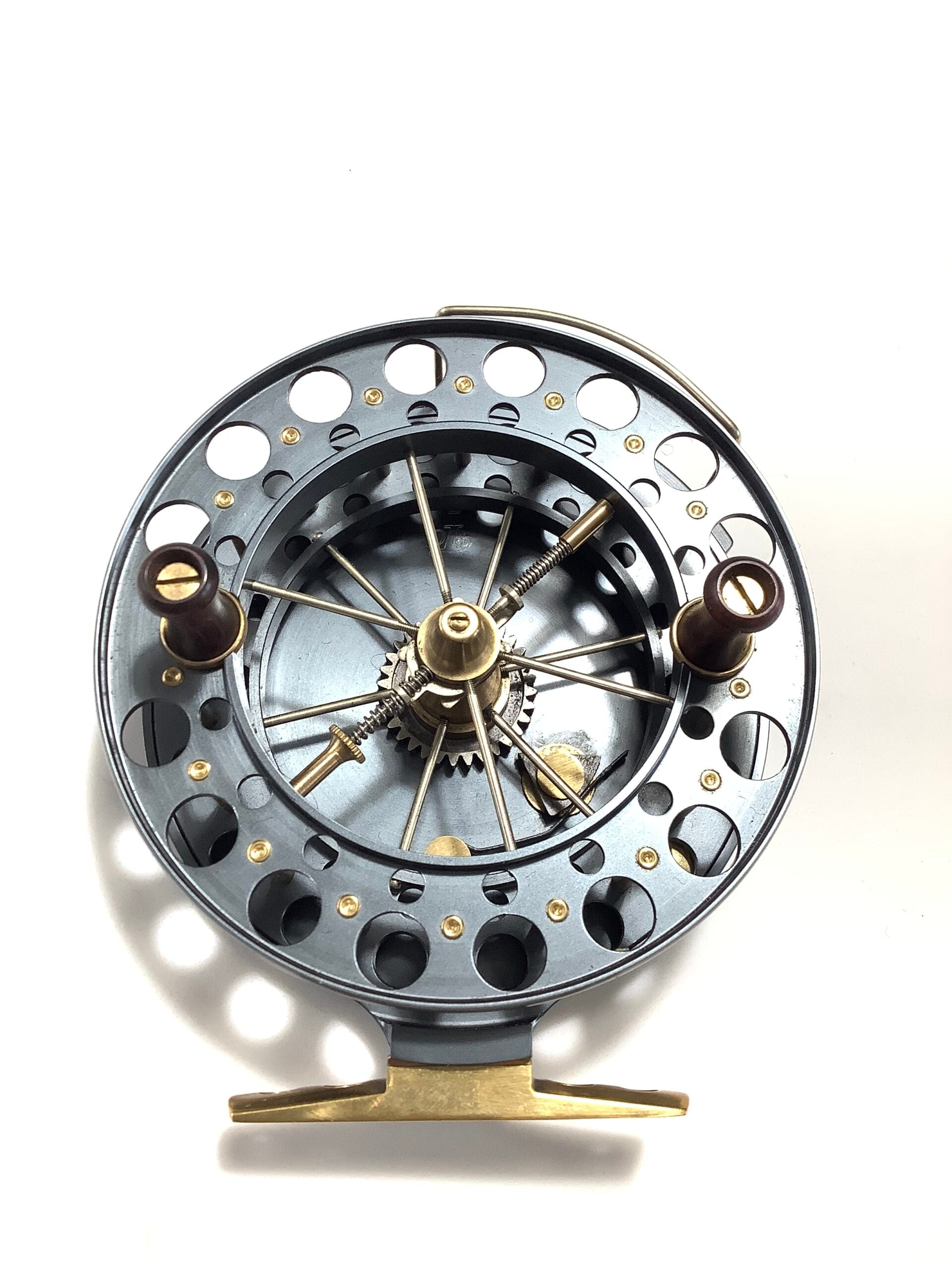 GARRY MILLS “ MILLSTREAM “ Centrepin with Block Leather Case