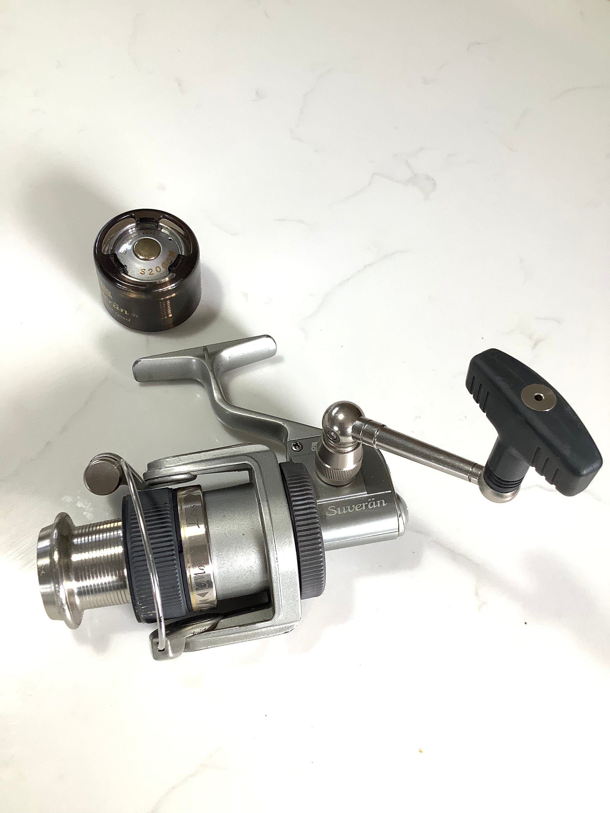 ABU SUVERAN 2000M Fixed Spool Reel