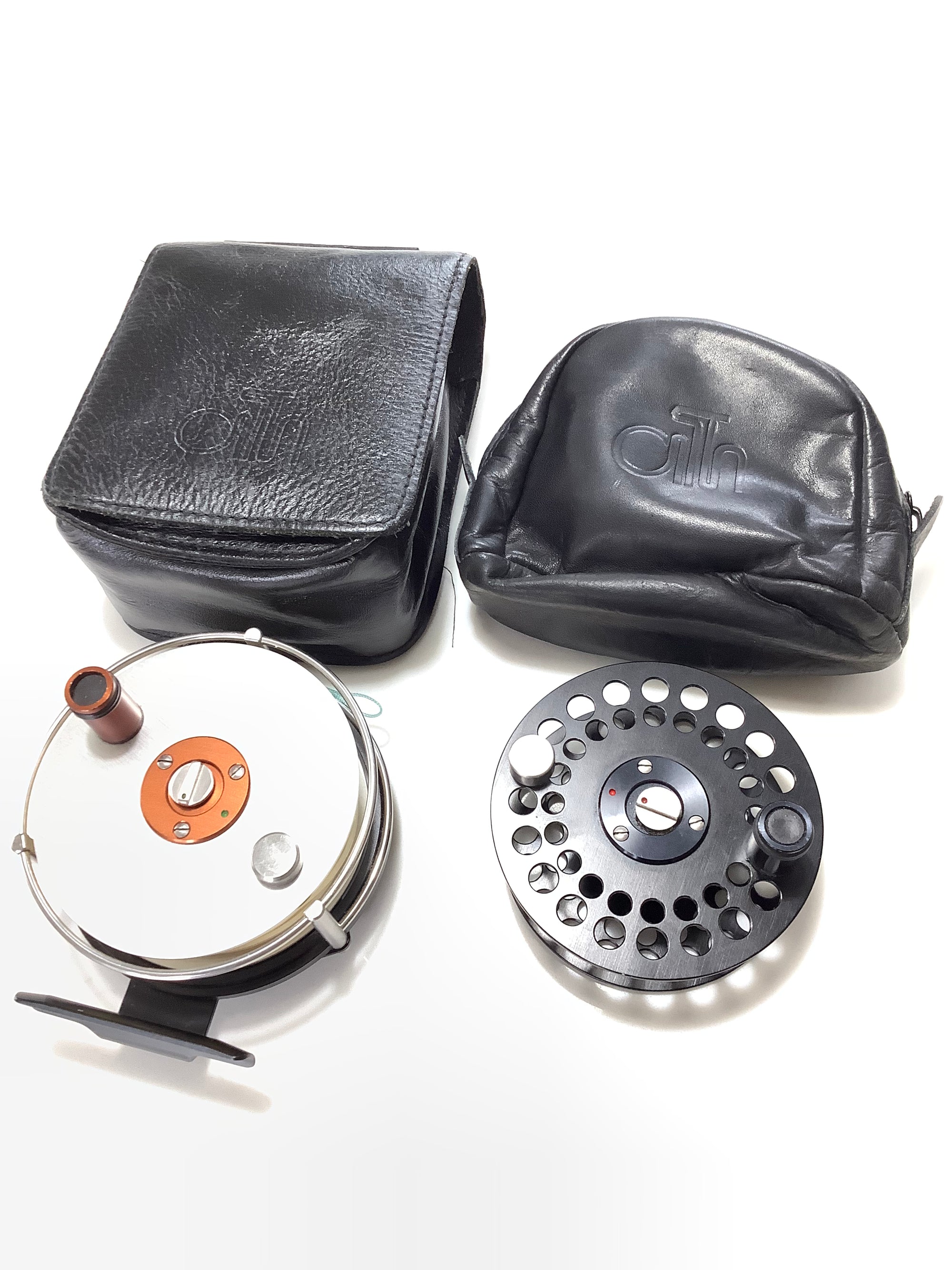 ARI T HART Lake Taupo F3 Fly Reel Plus Rare Spare SILVER/COPPER Spool