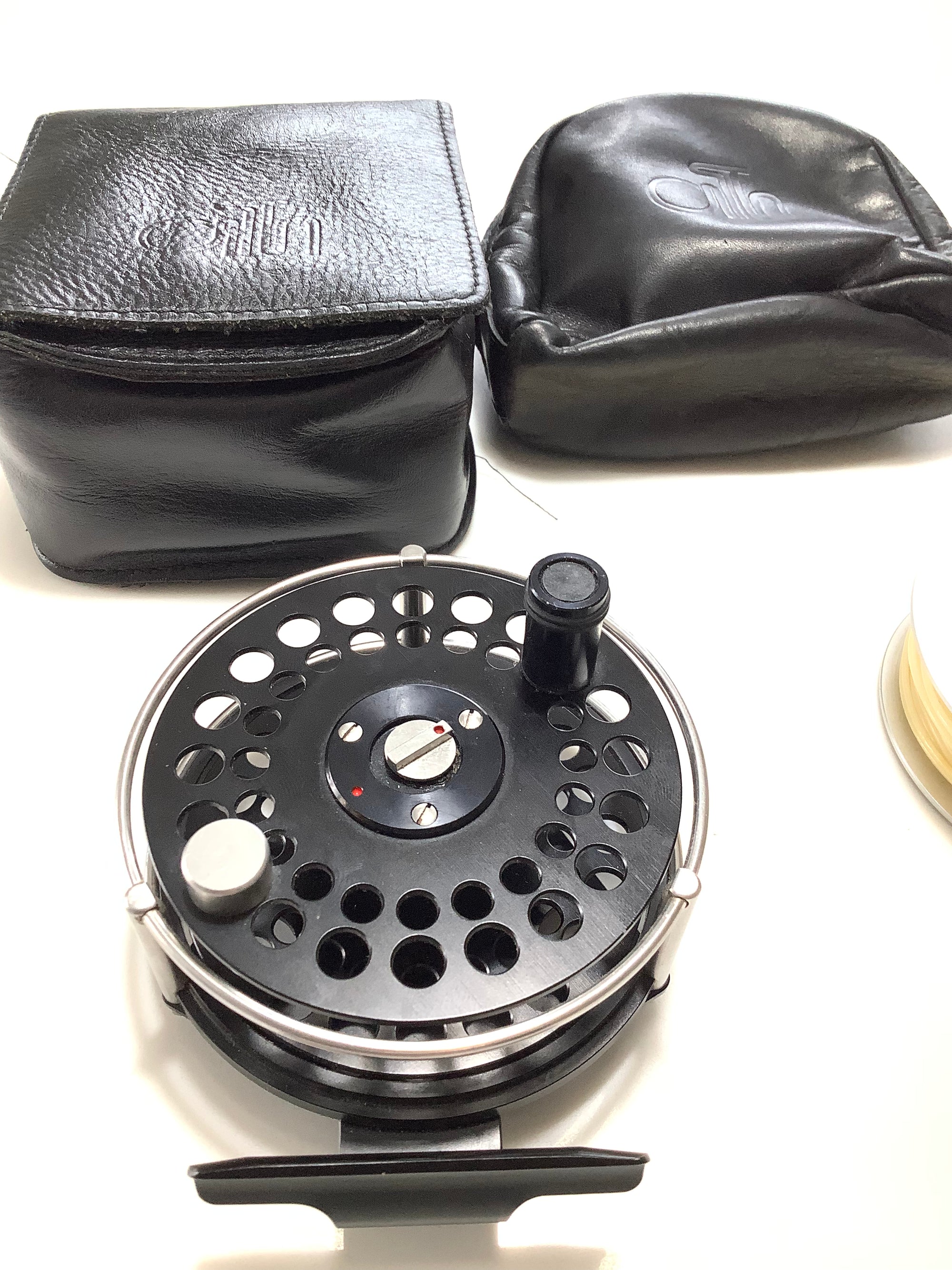 ARI T HART Lake Taupo F3 Fly Reel Plus Rare Spare SILVER/COPPER Spool