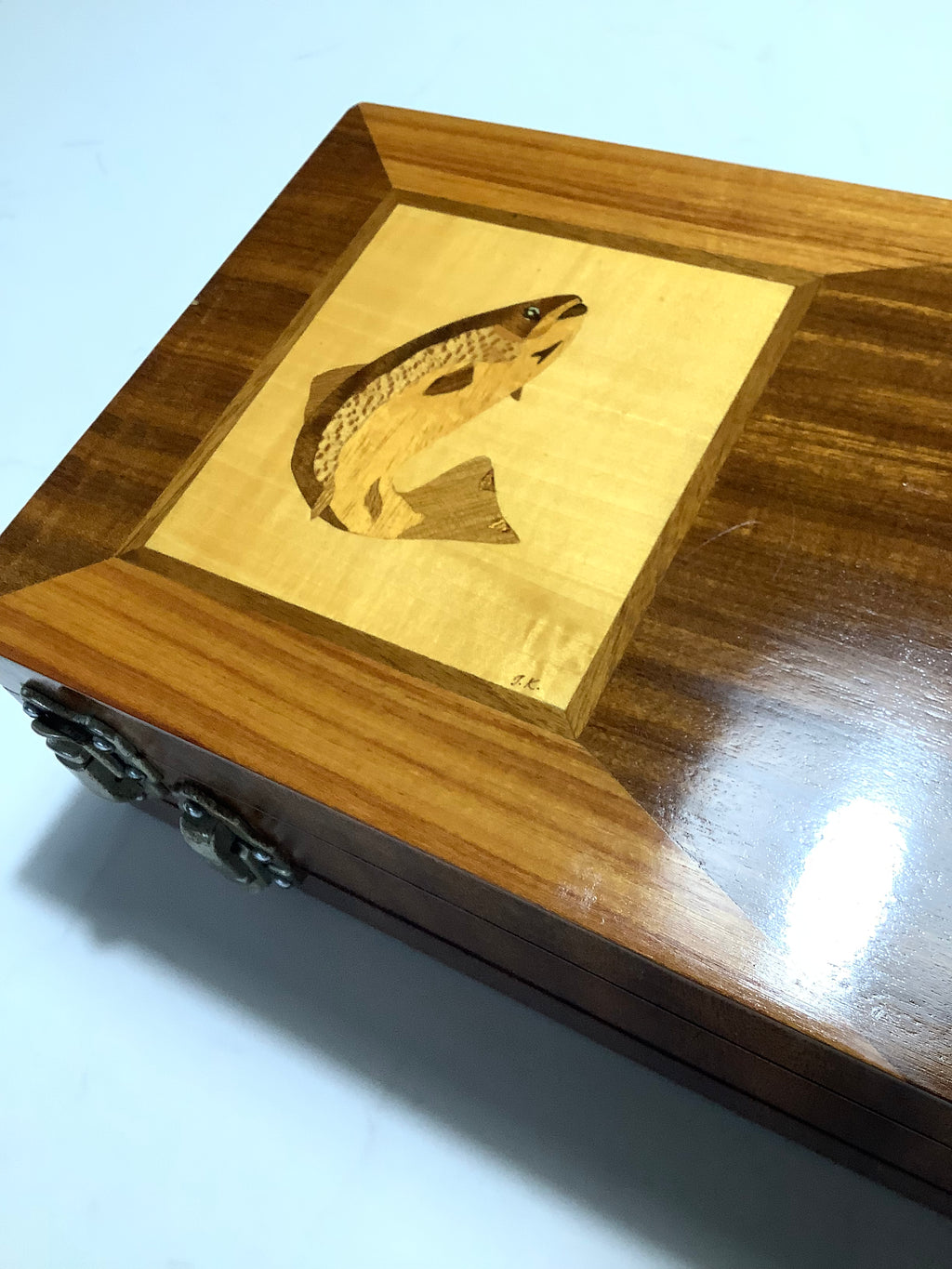 Hand Crafted Deluxe Fly Cabinet Case with Flies