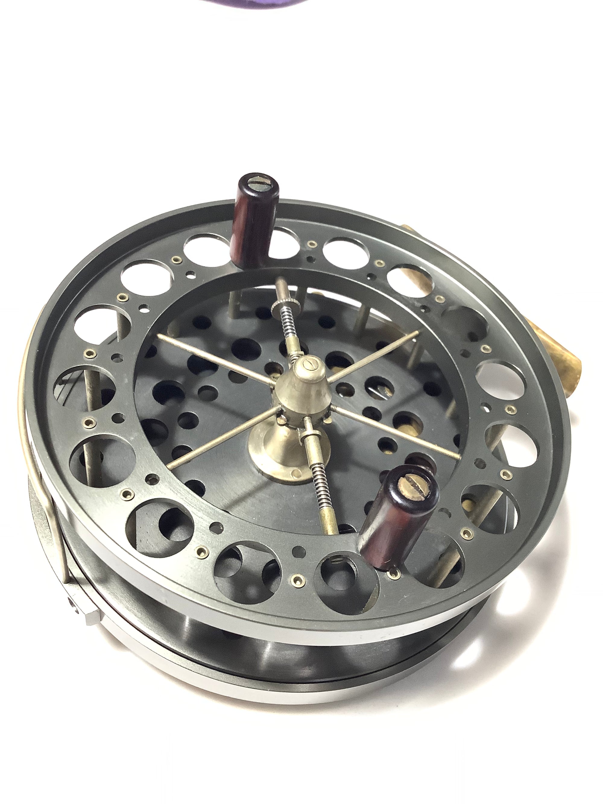 The BARBEL CATCHER Centrepin By Garry Mills