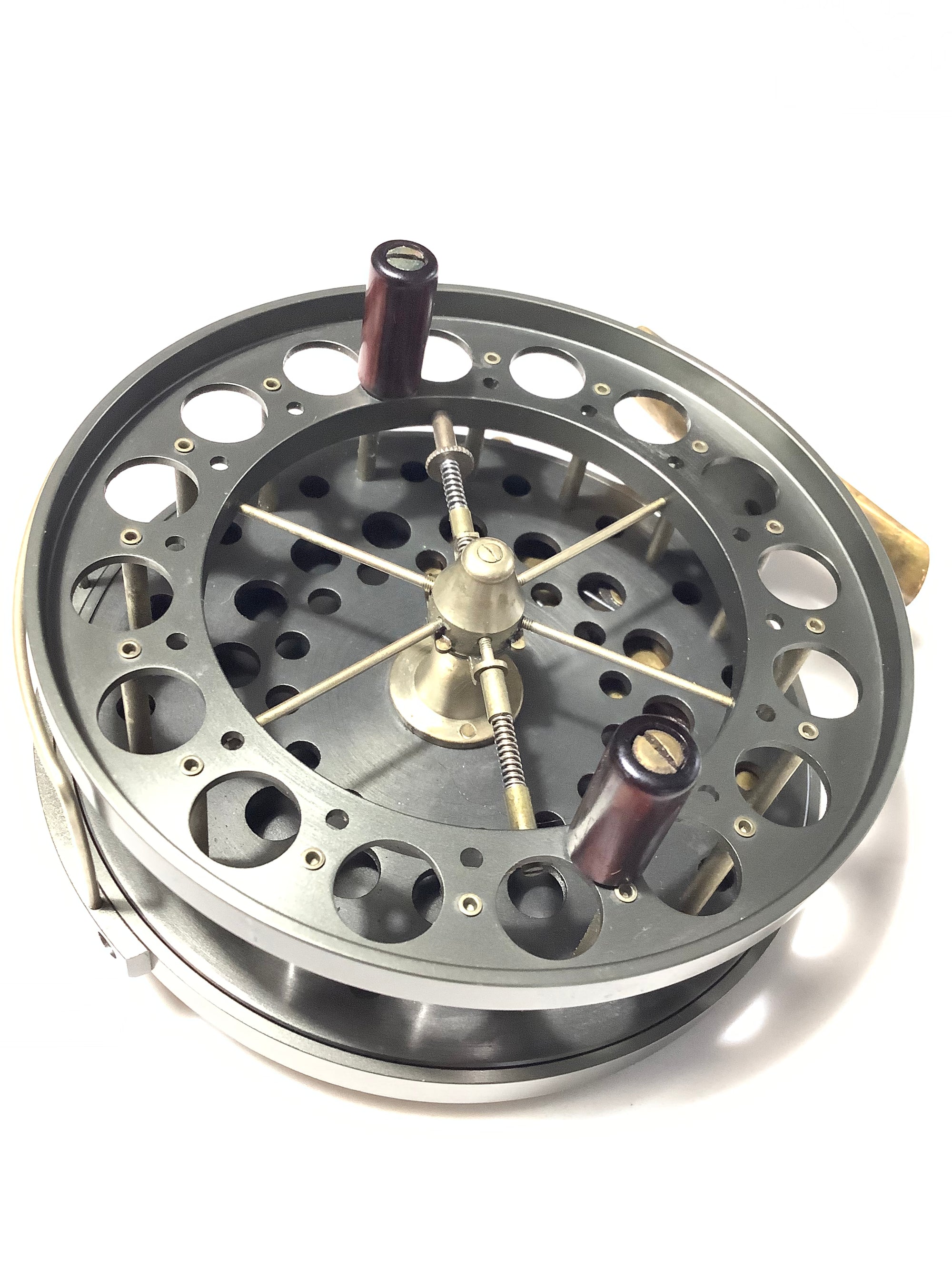 The BARBEL CATCHER Centrepin By Garry Mills