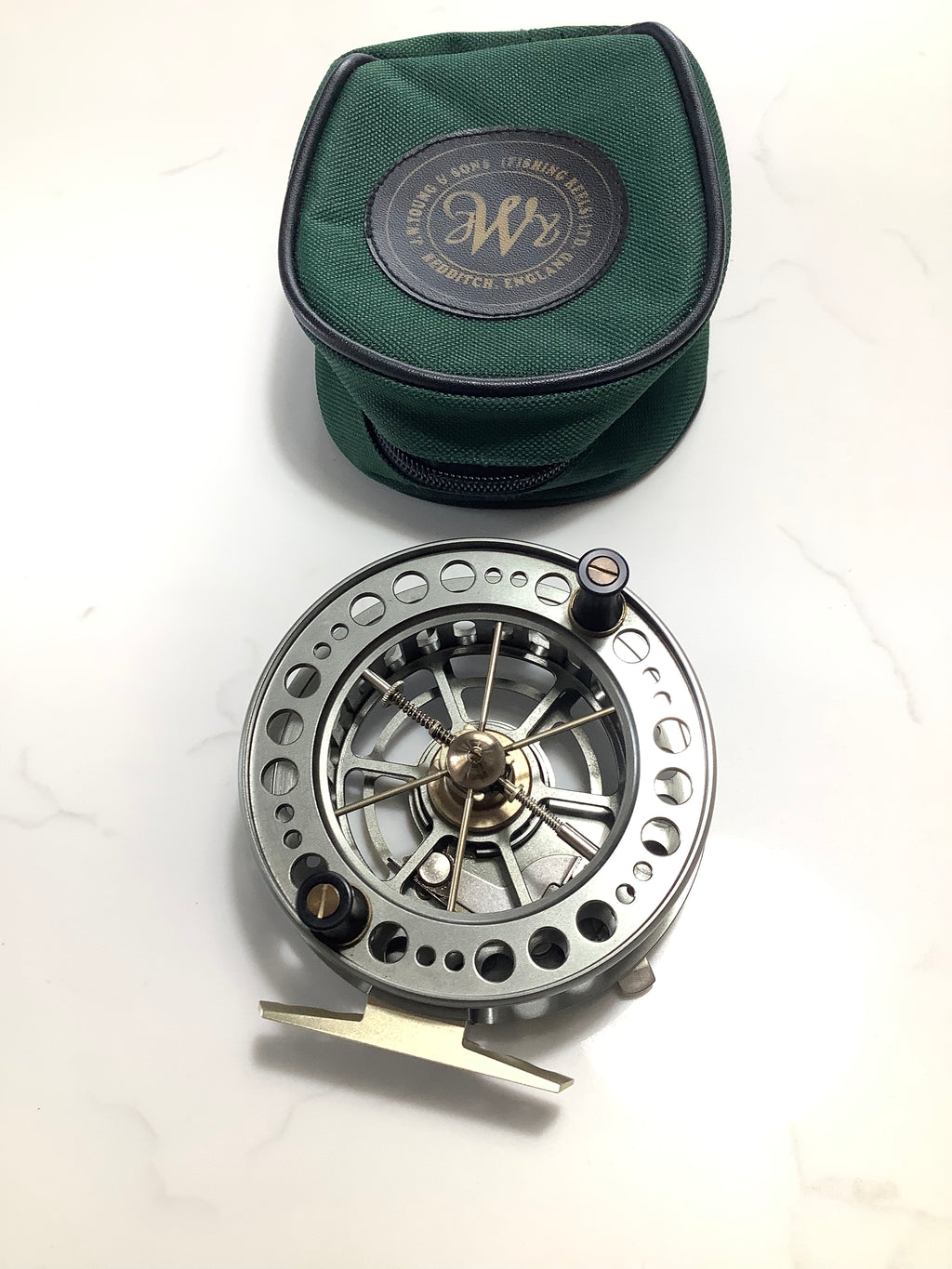 J.W.YOUNG Y2084L B.J.Lightweight Centrepin
