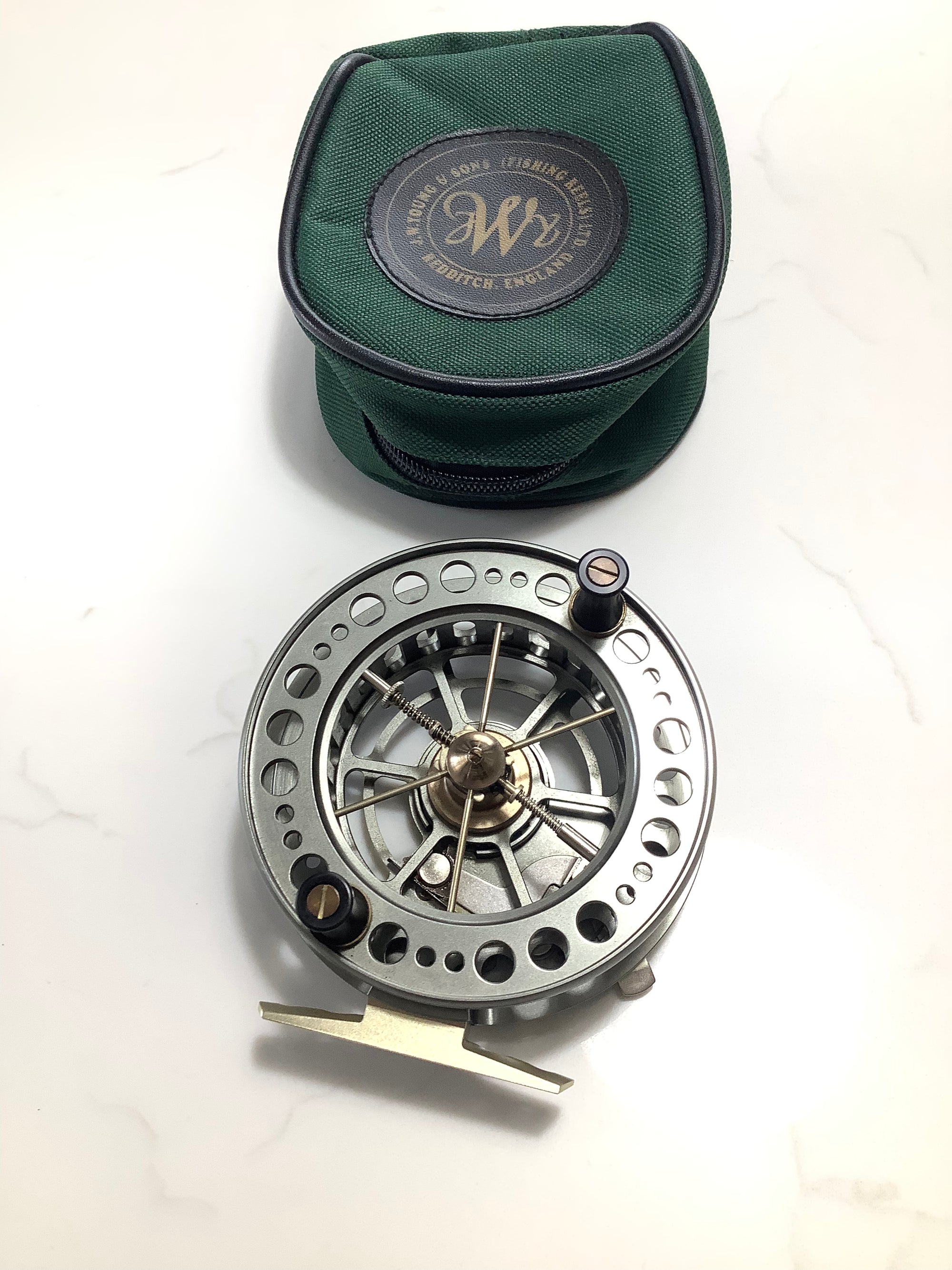 J.W.YOUNG Y2084L B.J.Lightweight Centrepin