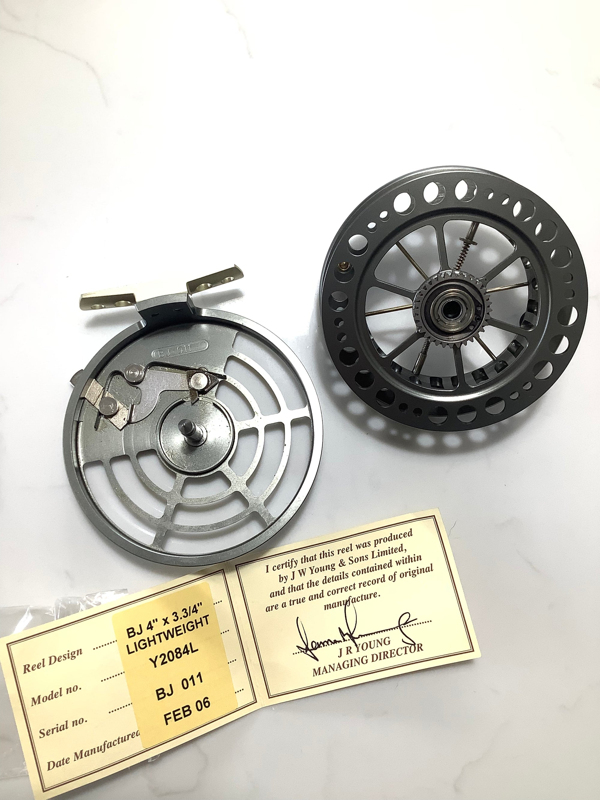 J.W.YOUNG Y2084L B.J.Lightweight Centrepin