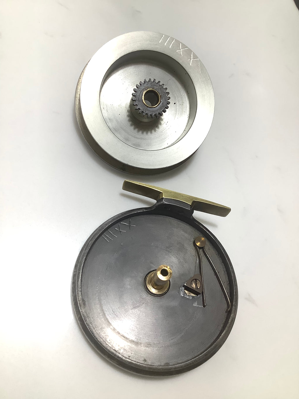 Vintage Rare Maker Centrepin